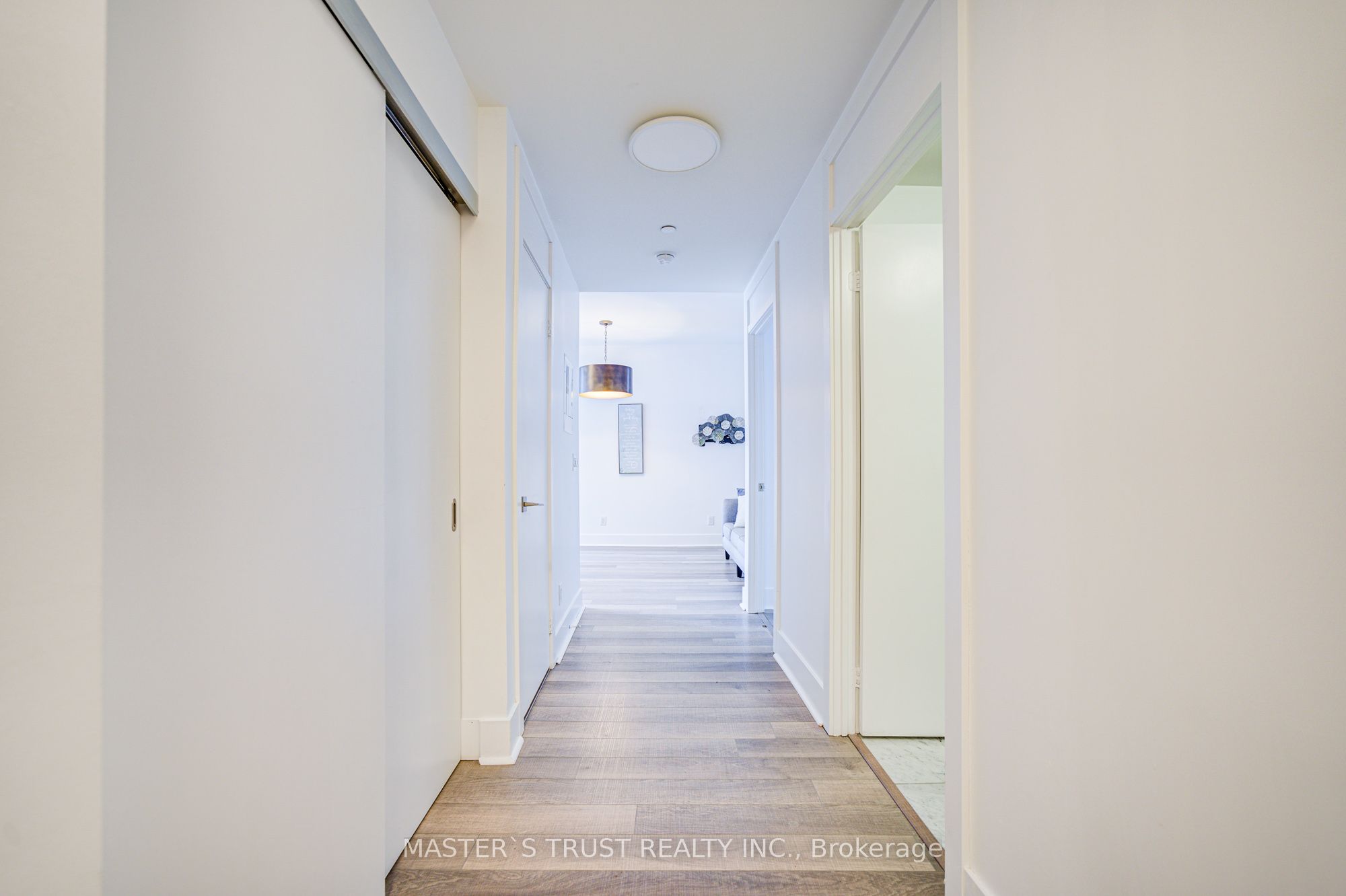 #416 - 32 Davenport Road Property Photo 12