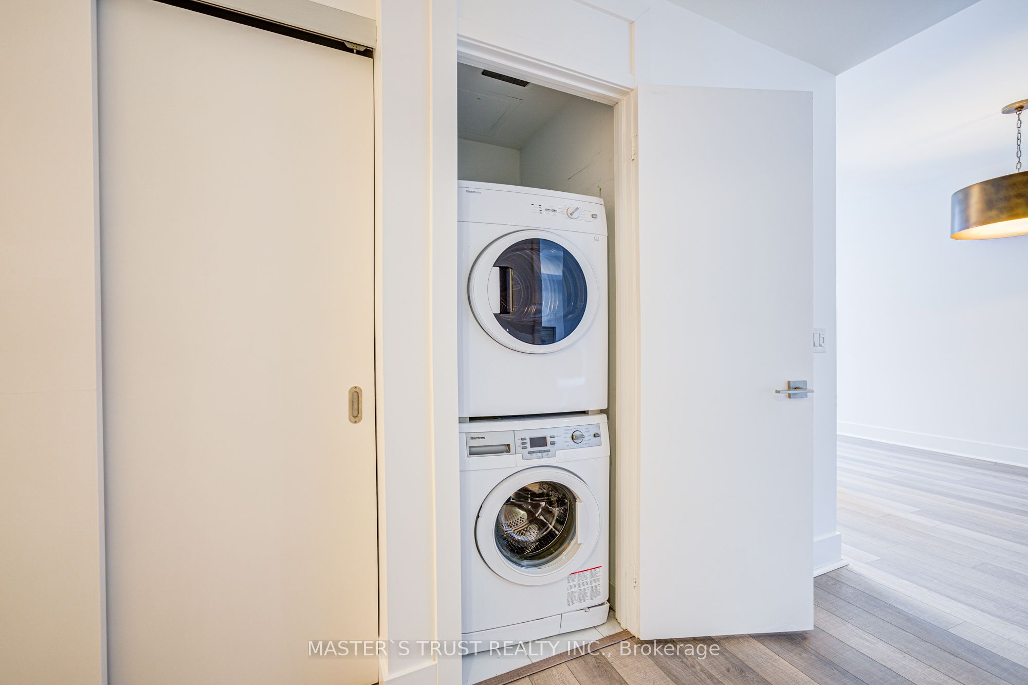 #416 - 32 Davenport Road Property Photo 14