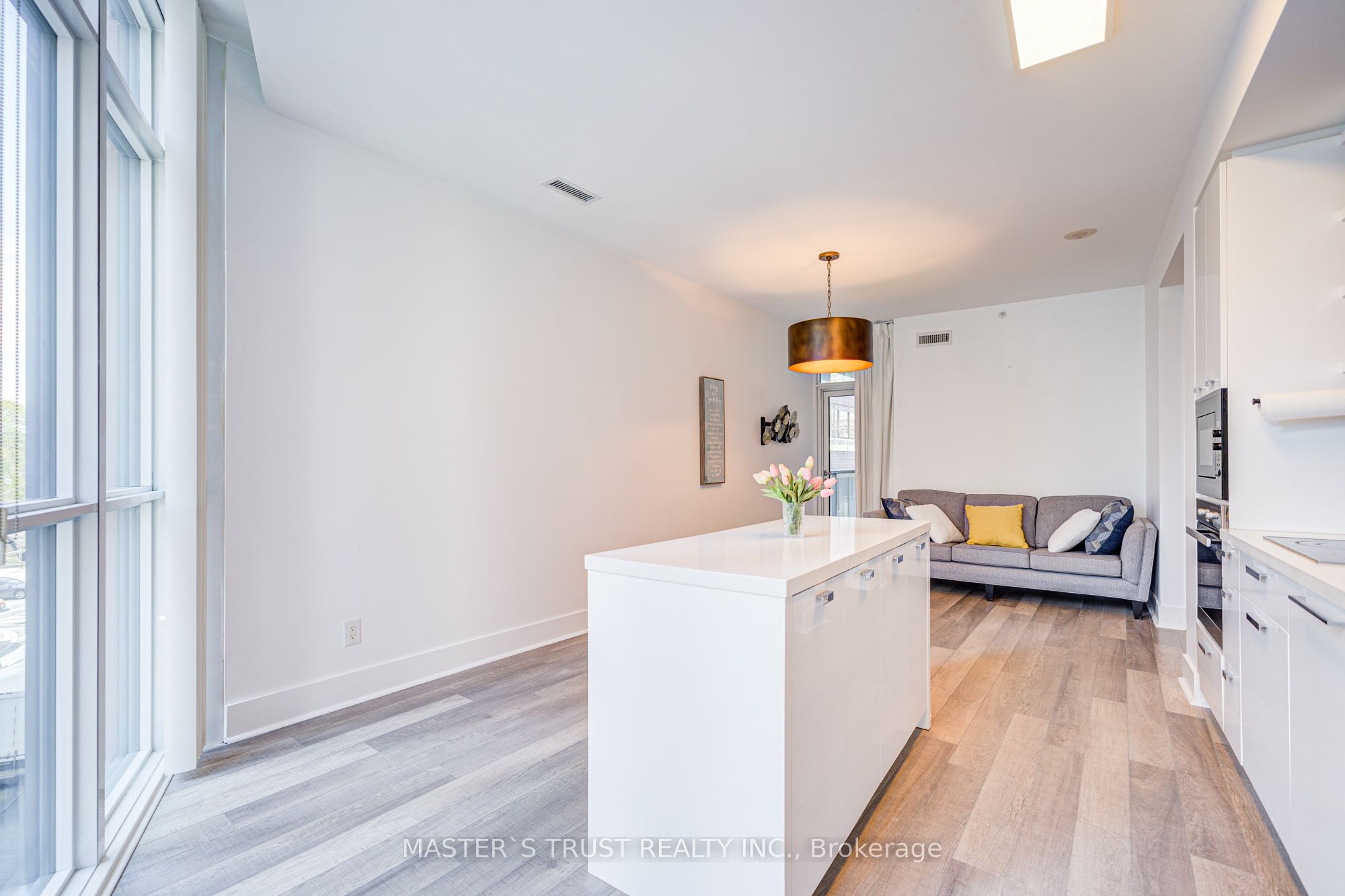 #416 - 32 Davenport Road Property Photo 21