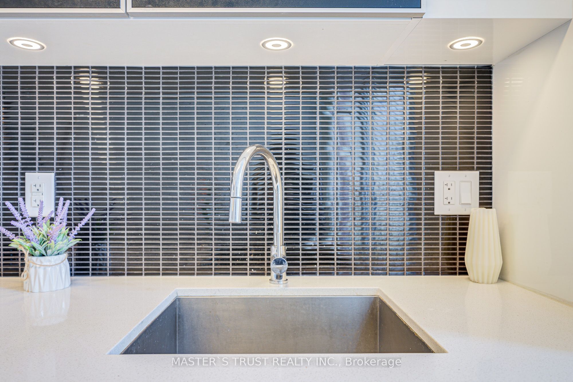 #416 - 32 Davenport Road Property Photo 22