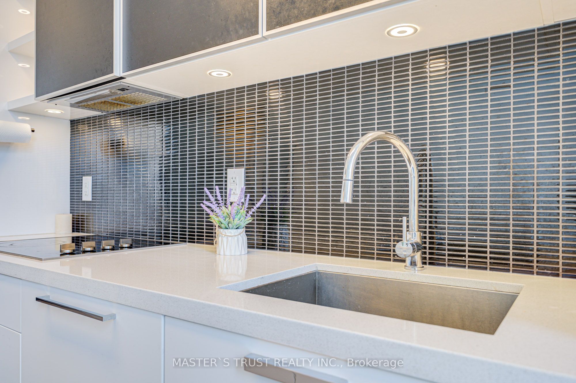 #416 - 32 Davenport Road Property Photo 24
