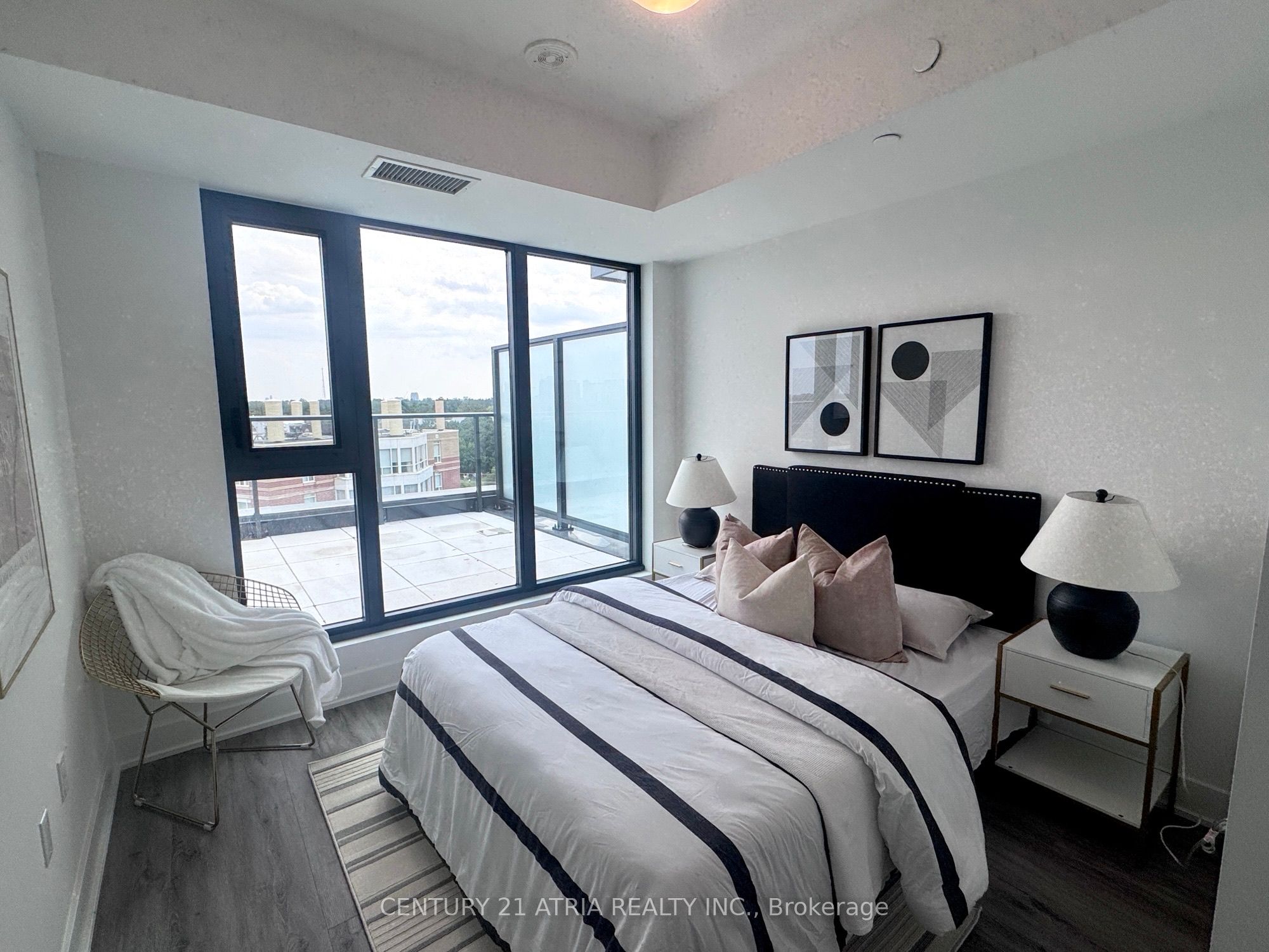 250 Lawrence Avenue 808 Property Photo 4