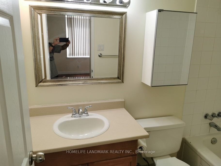#1513 - 633 Bay Street Property Photo 21