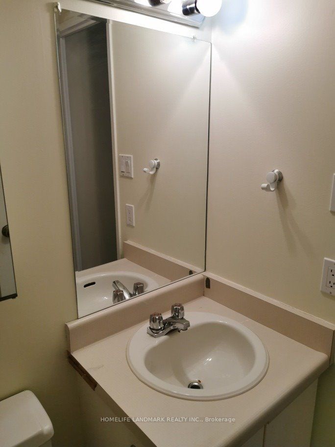#1513 - 633 Bay Street Property Photo 25