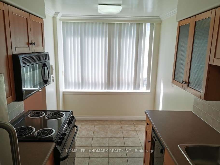 #1513 - 633 Bay Street Property Photo 28