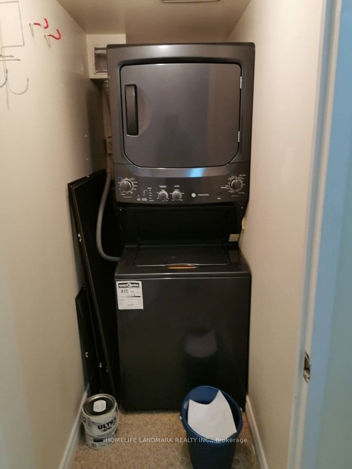 #1513 - 633 Bay Street Property Photo 32