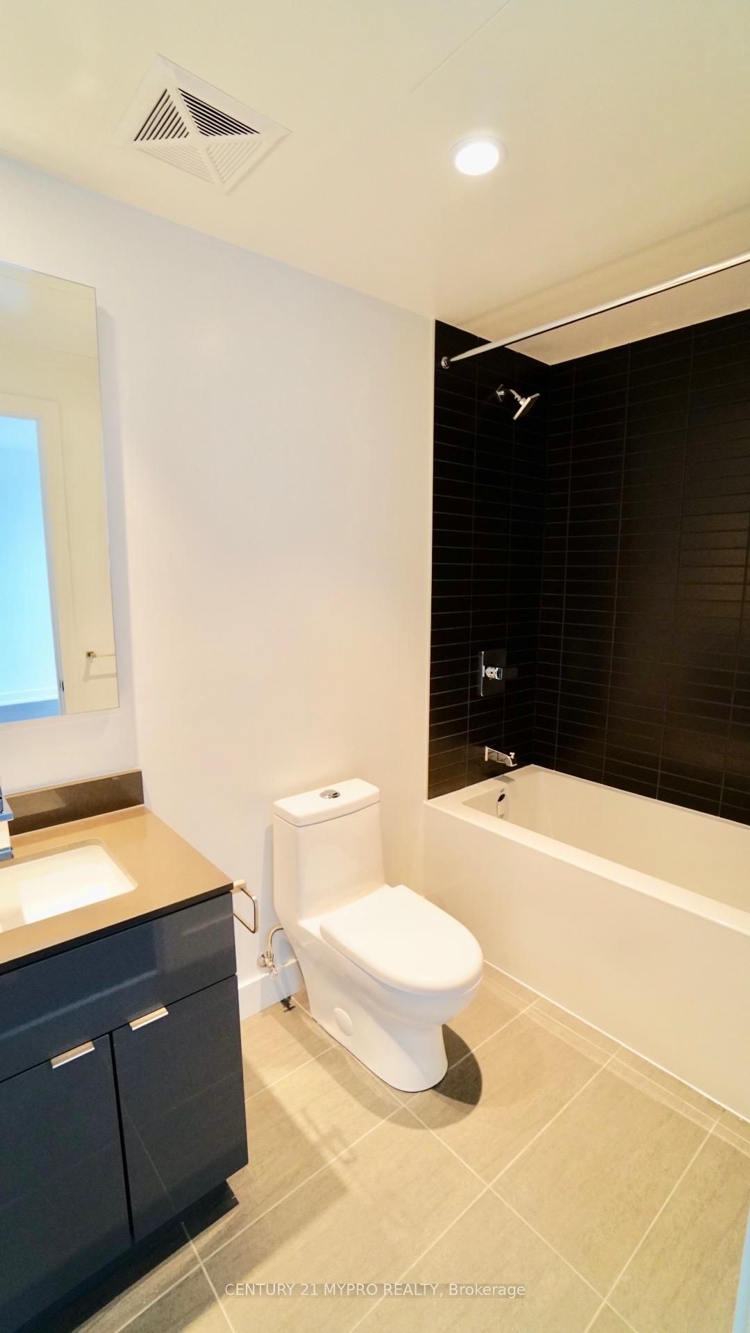 #524 - 7 Grenville Street Property Photo 7