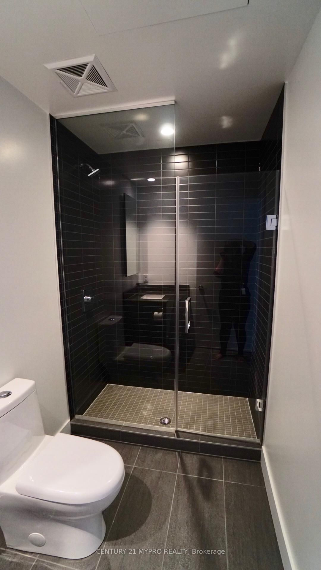 #524 - 7 Grenville Street Property Photo 8