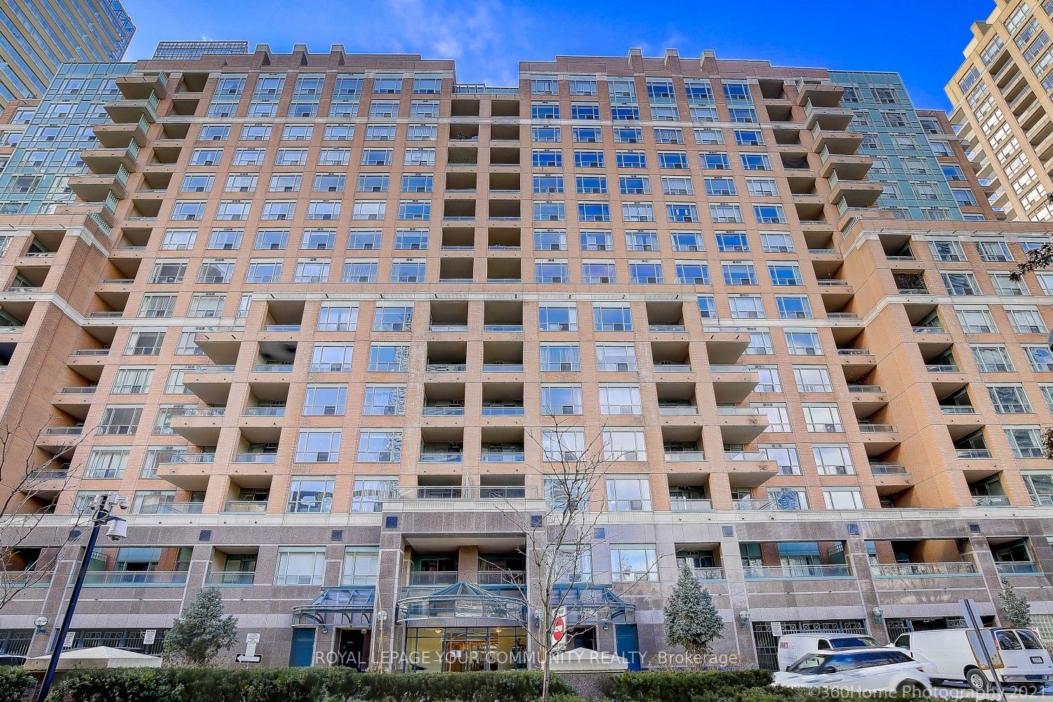 #512 - 889 Bay Street Property Photo 1