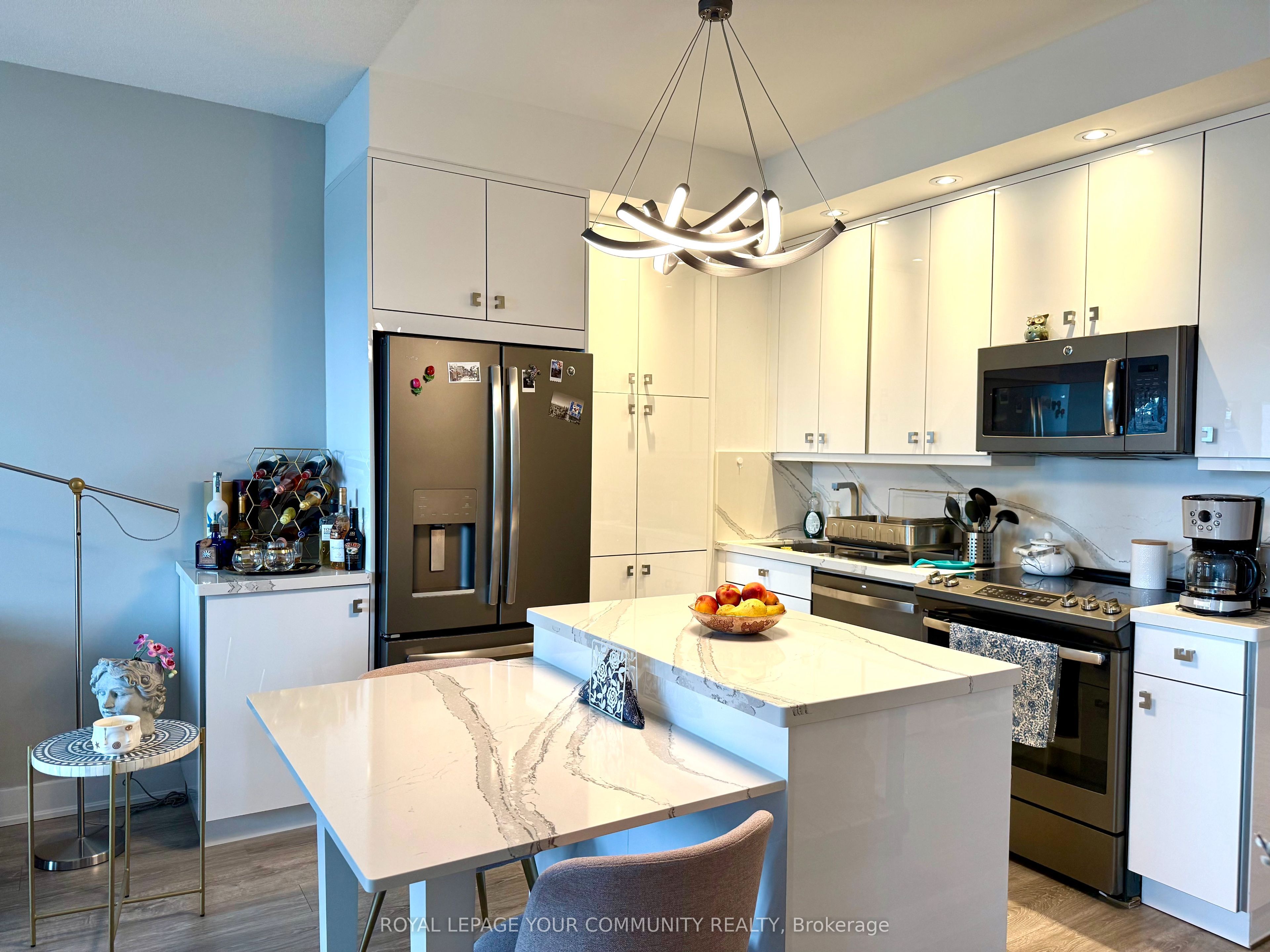 #1907 - 28 Linden Street Property Photo 5