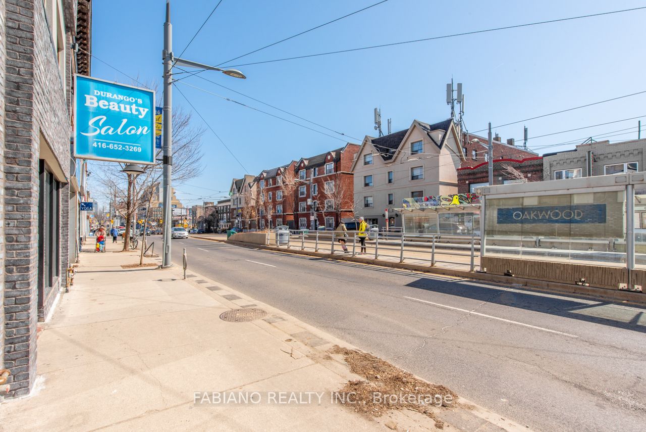 944 St Clair Avenue W Property Photo 4