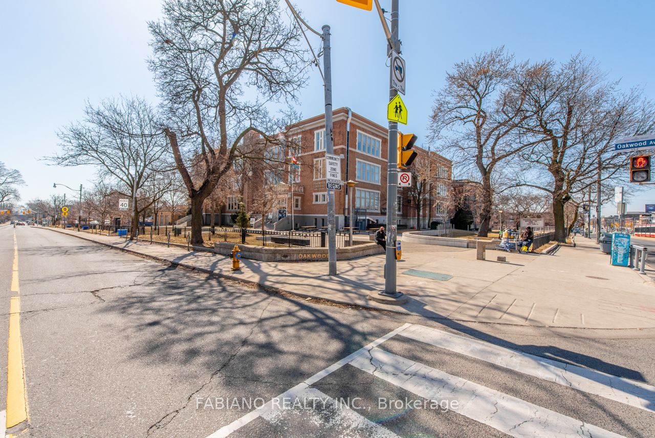 944 St Clair Avenue W Property Photo 10