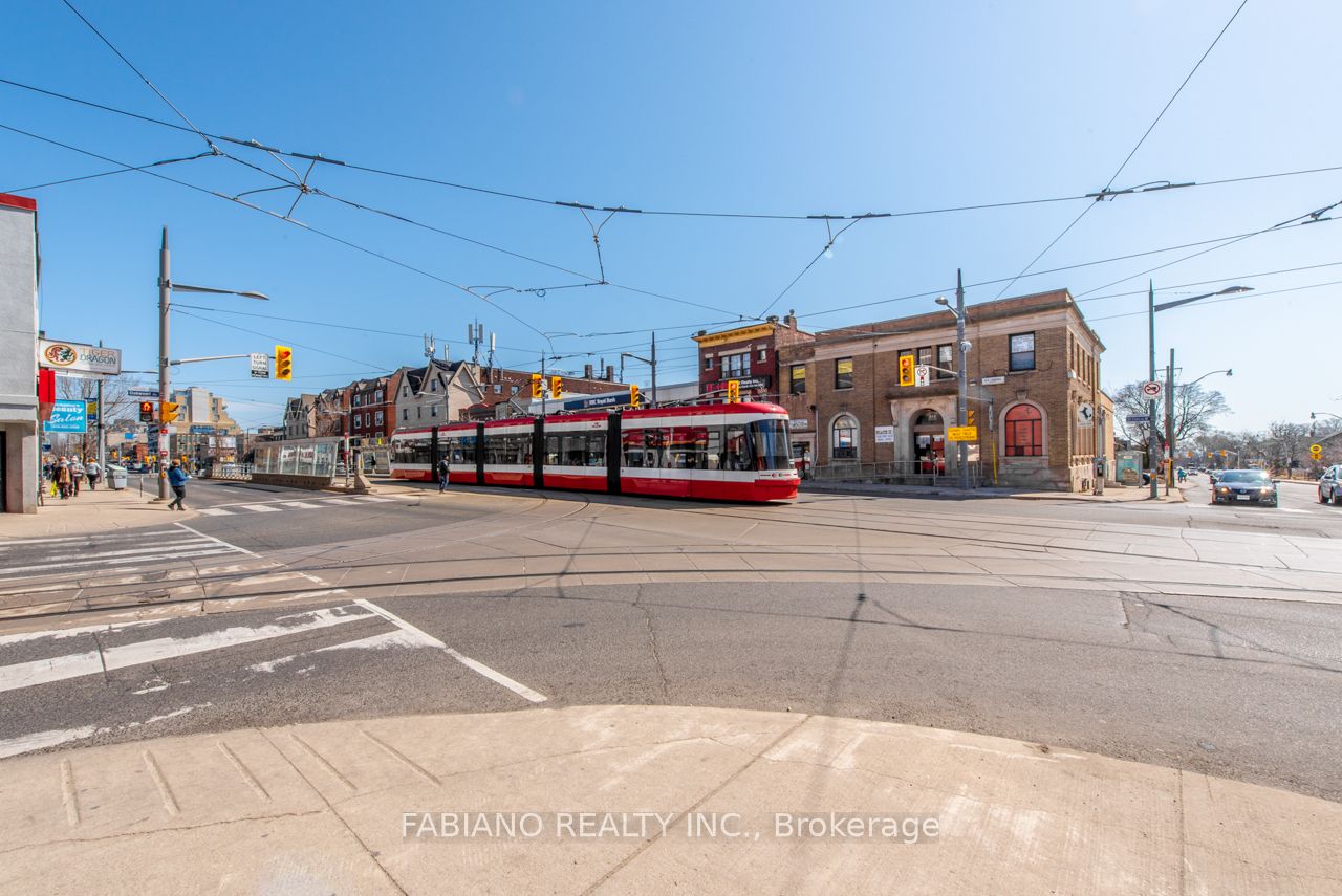 944 St Clair Avenue W Property Photo 16