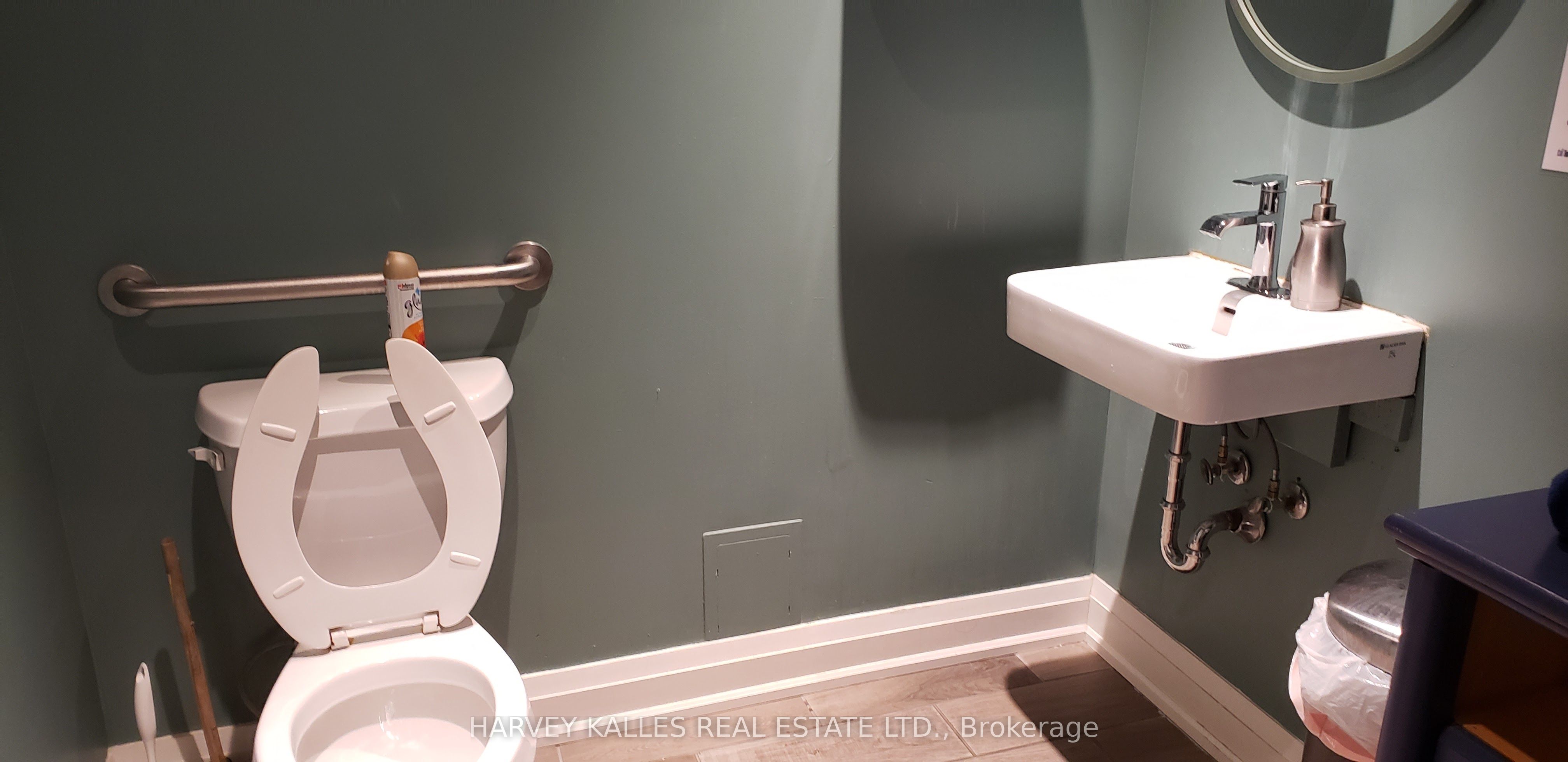 225 Wellesley Street E 11 A And B Property Photo 9