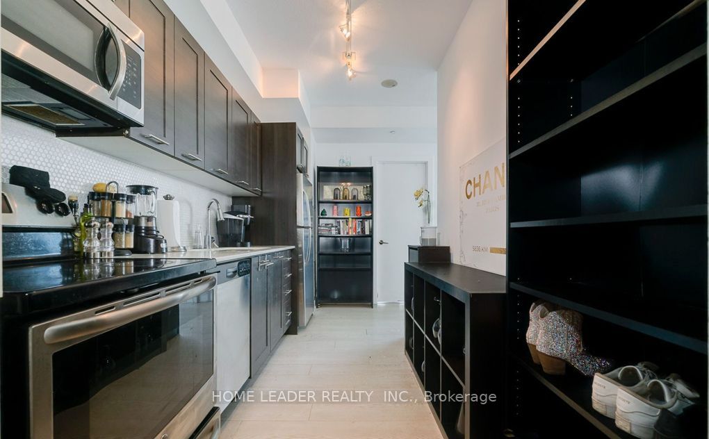 #2205 - 20 Bruyeres Mews Property Photo 4