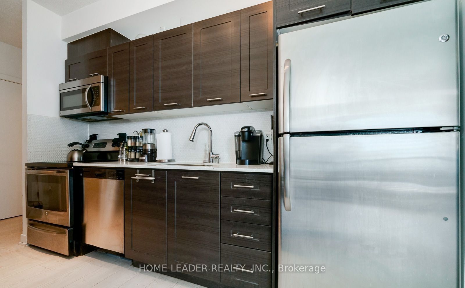 #2205 - 20 Bruyeres Mews Property Photo 5