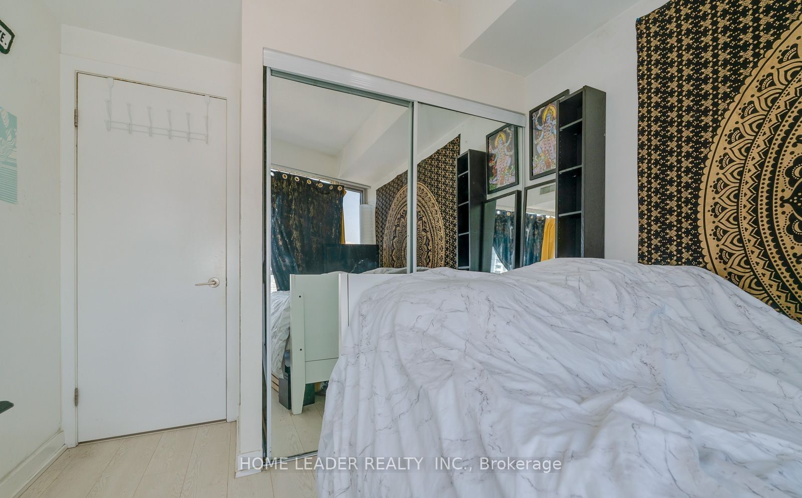 #2205 - 20 Bruyeres Mews Property Photo 8