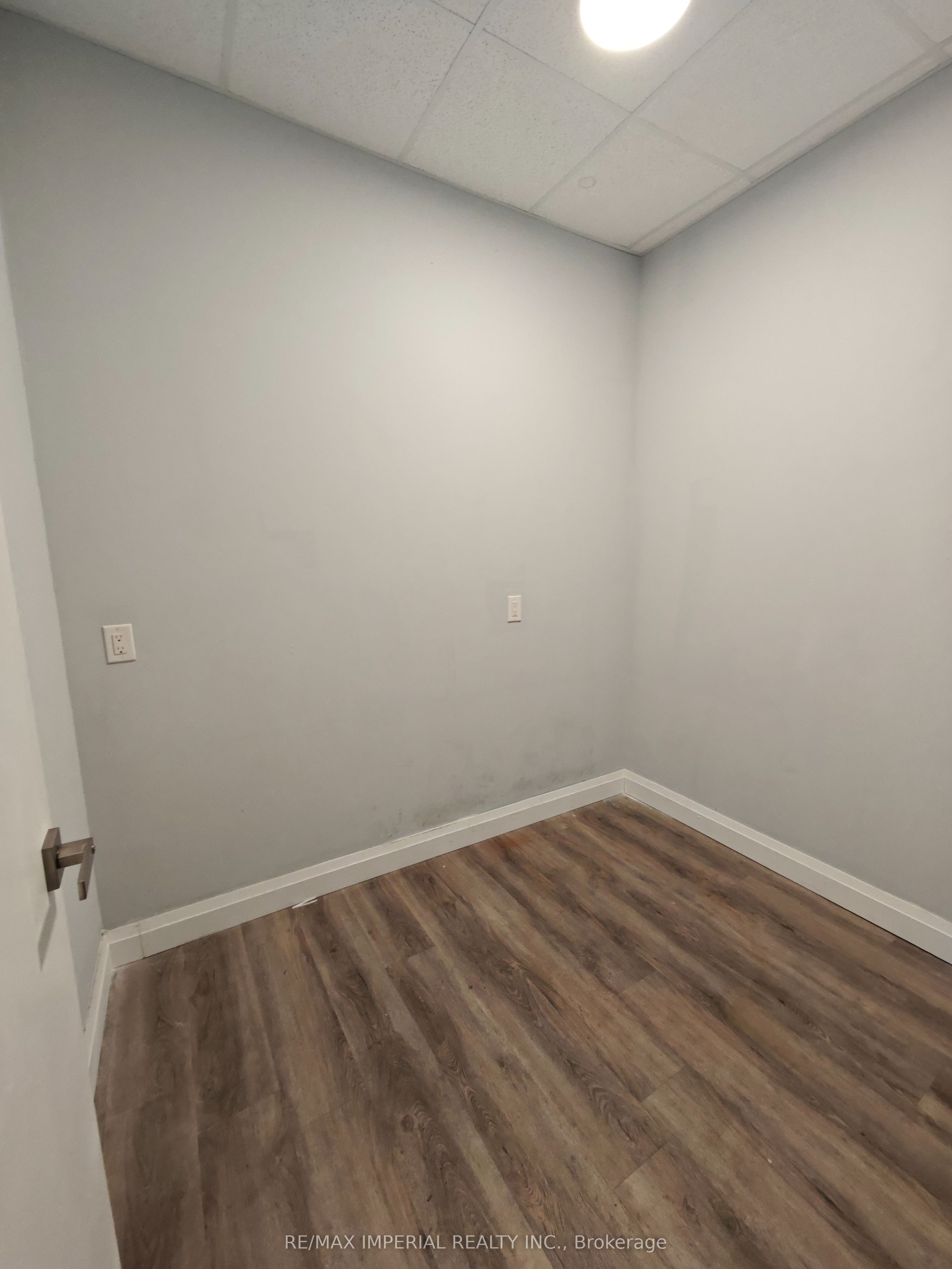 #4 - 70 Forest Manor Road Property Photo 10