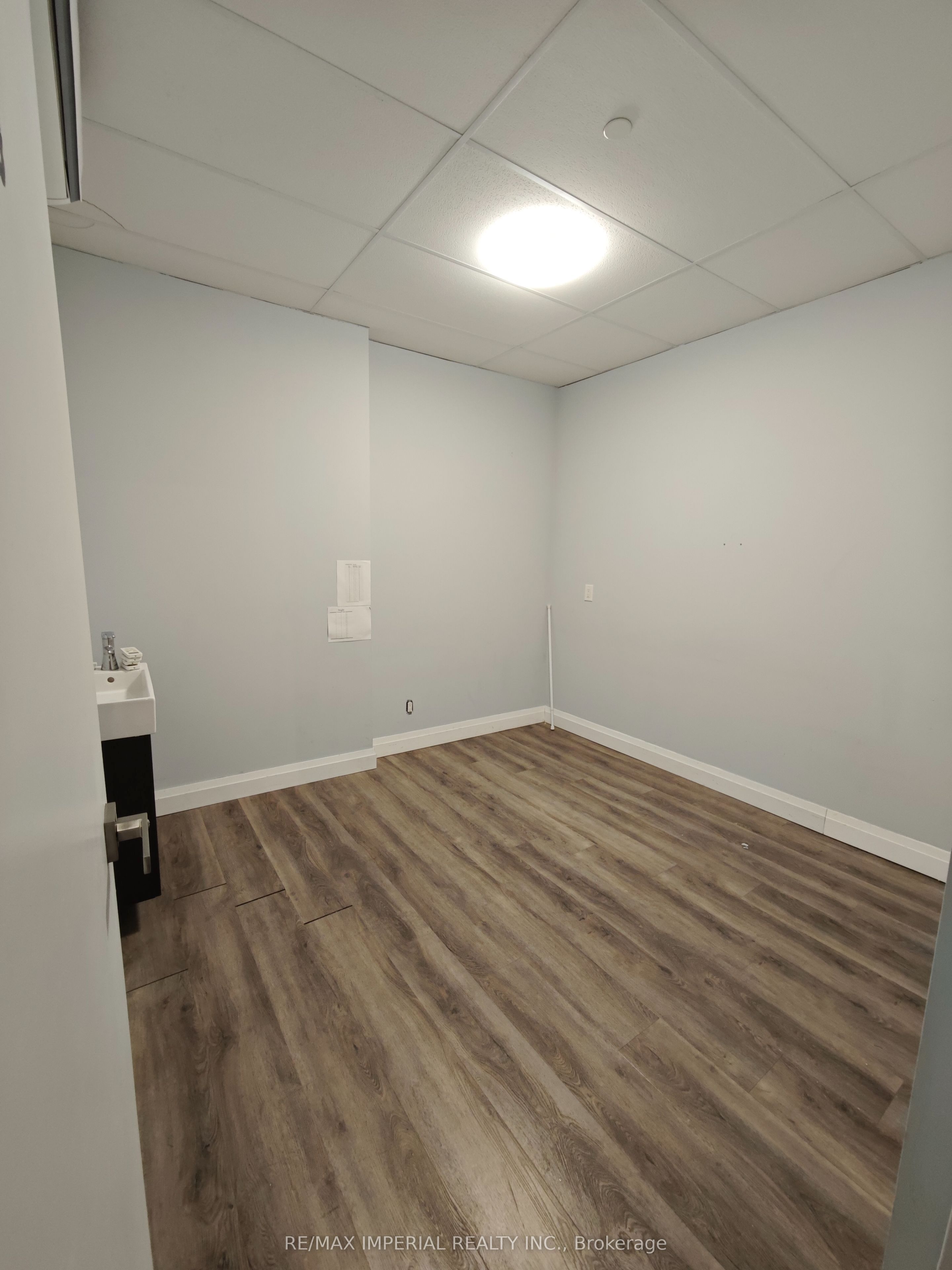 #4 - 70 Forest Manor Road Property Photo 11