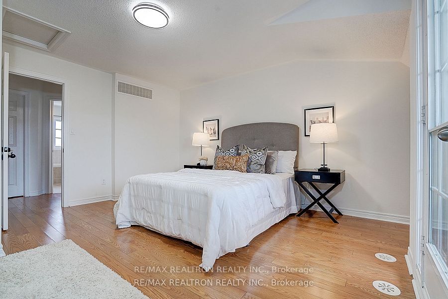 171b Finch Avenue Property Photo 31