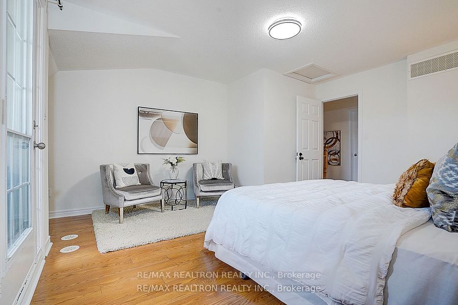 171b Finch Avenue Property Photo 32
