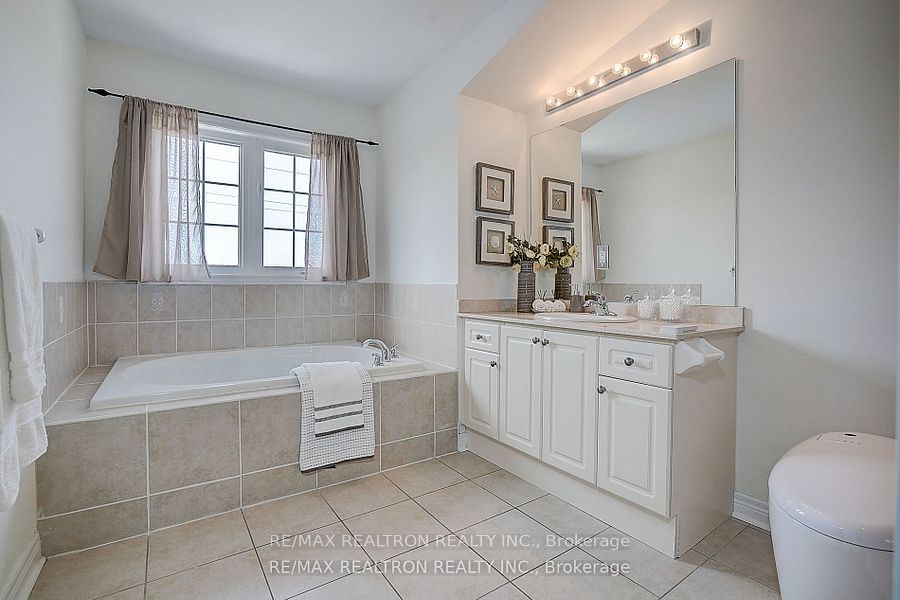 171b Finch Avenue Property Photo 33