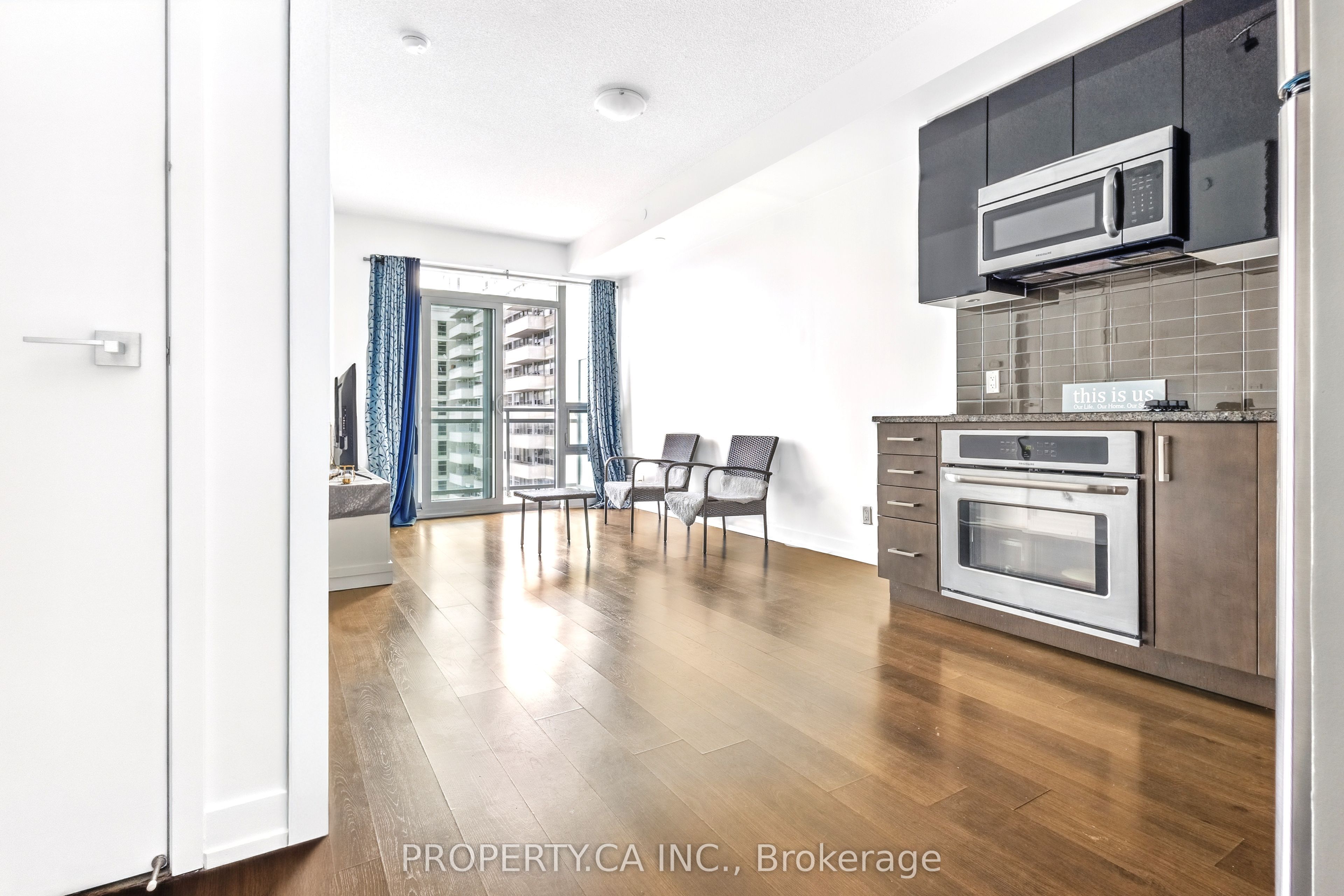 #2019 - 98 Lillian Street Property Photo 3