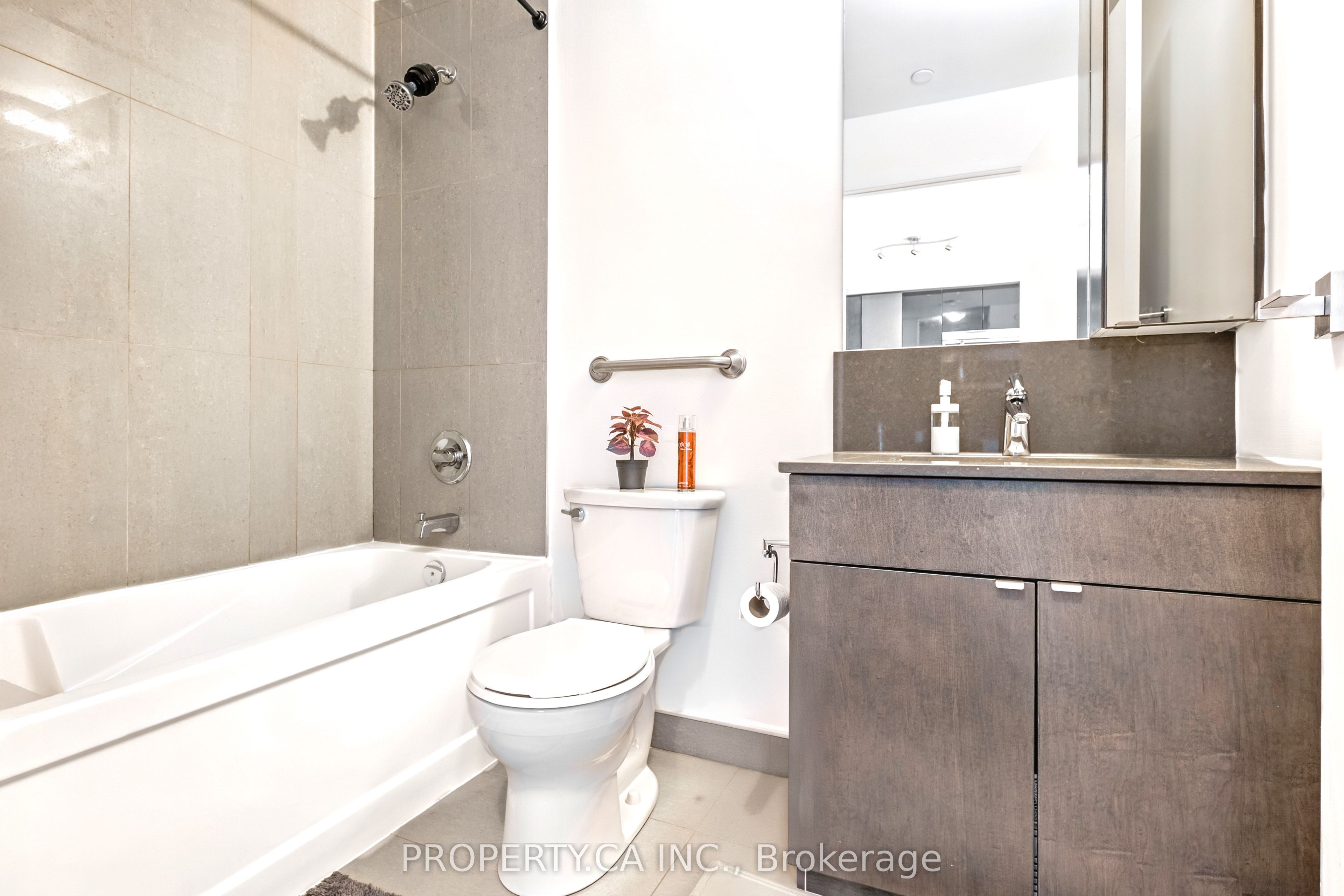 #2019 - 98 Lillian Street Property Photo 5