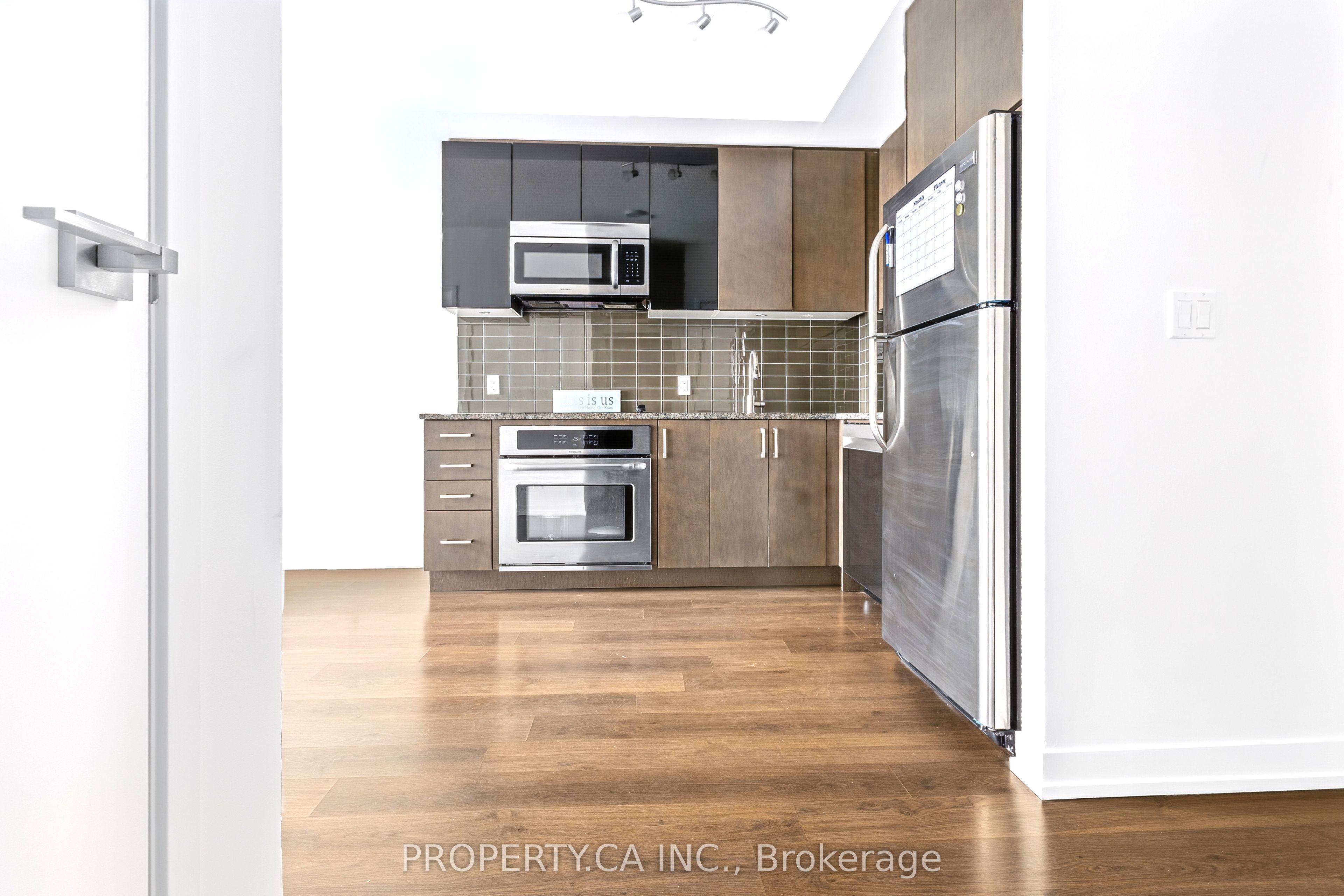 #2019 - 98 Lillian Street Property Photo 6