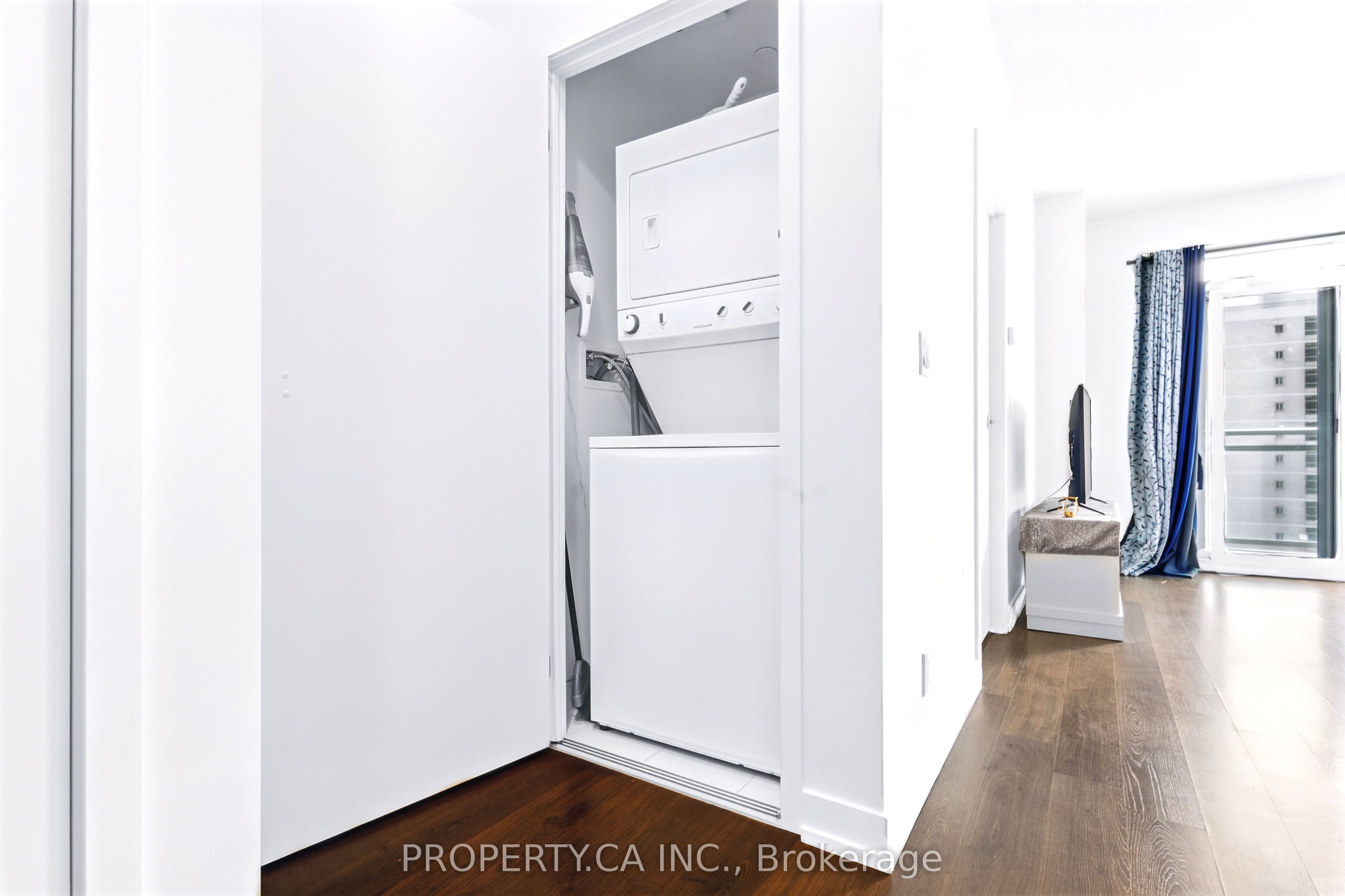 #2019 - 98 Lillian Street Property Photo 7