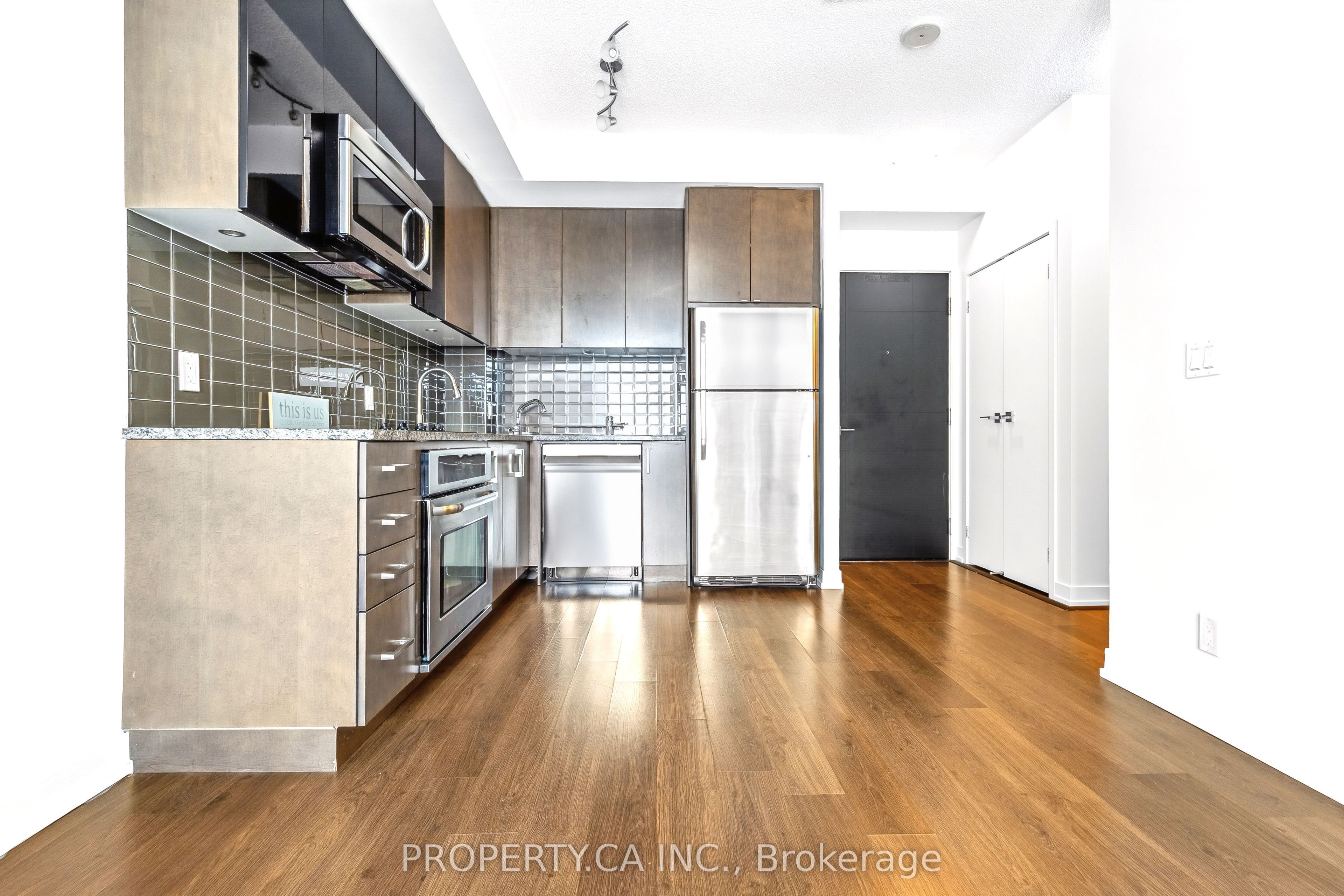 #2019 - 98 Lillian Street Property Photo 8