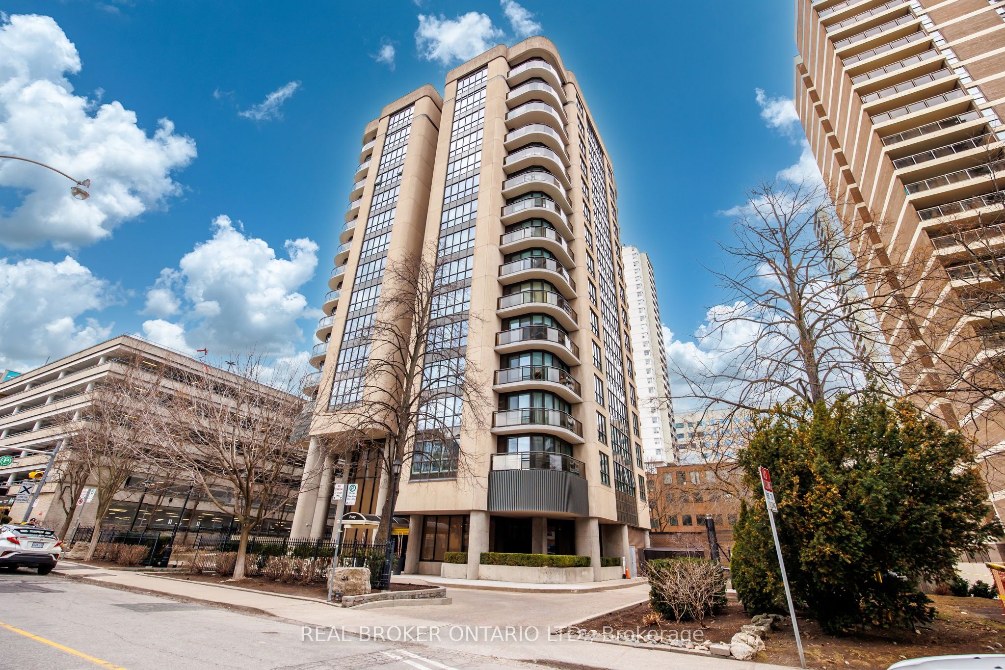 #702 - 40 Rosehill Avenue Property Photo 1