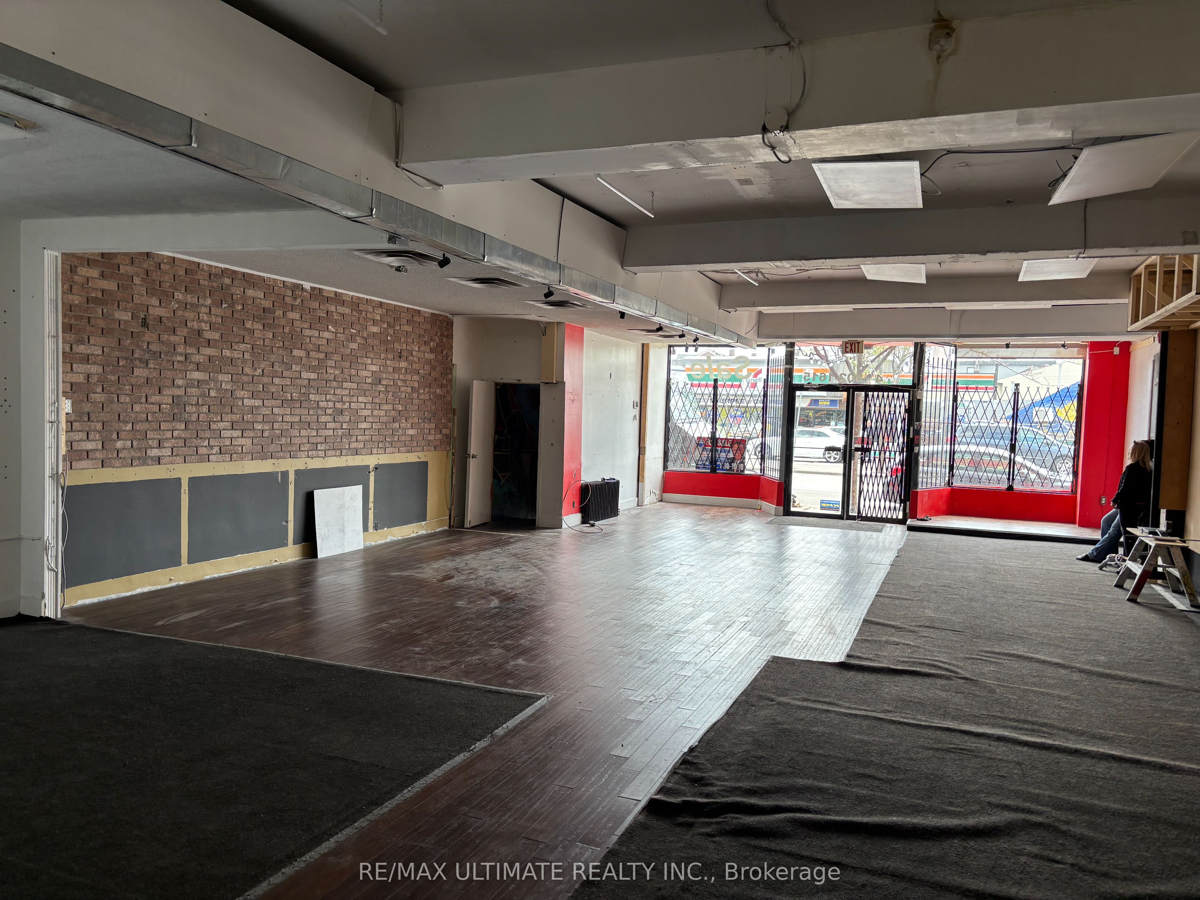 876 Dundas Street Property Photo 1