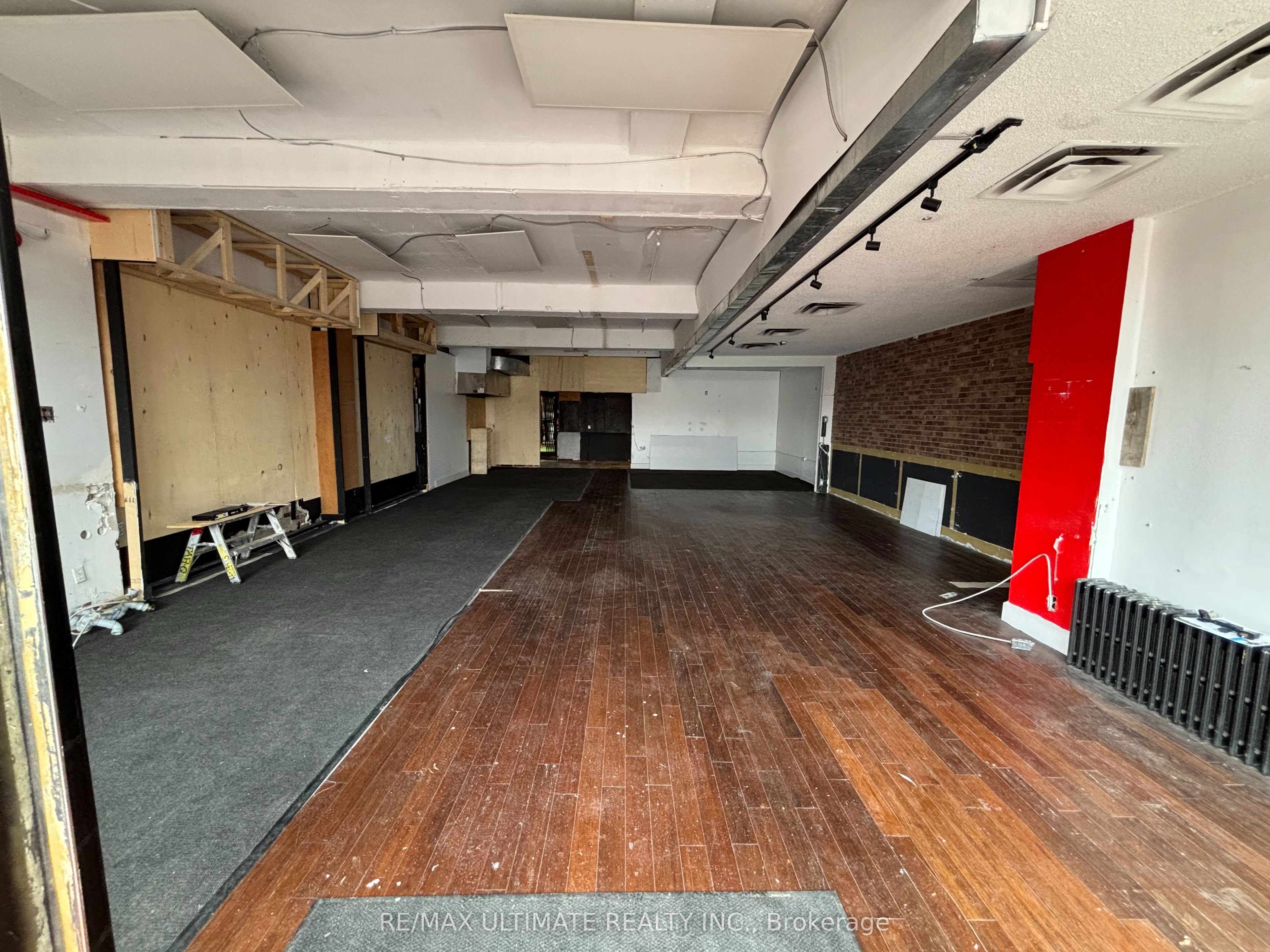 876 Dundas Street Property Photo 3