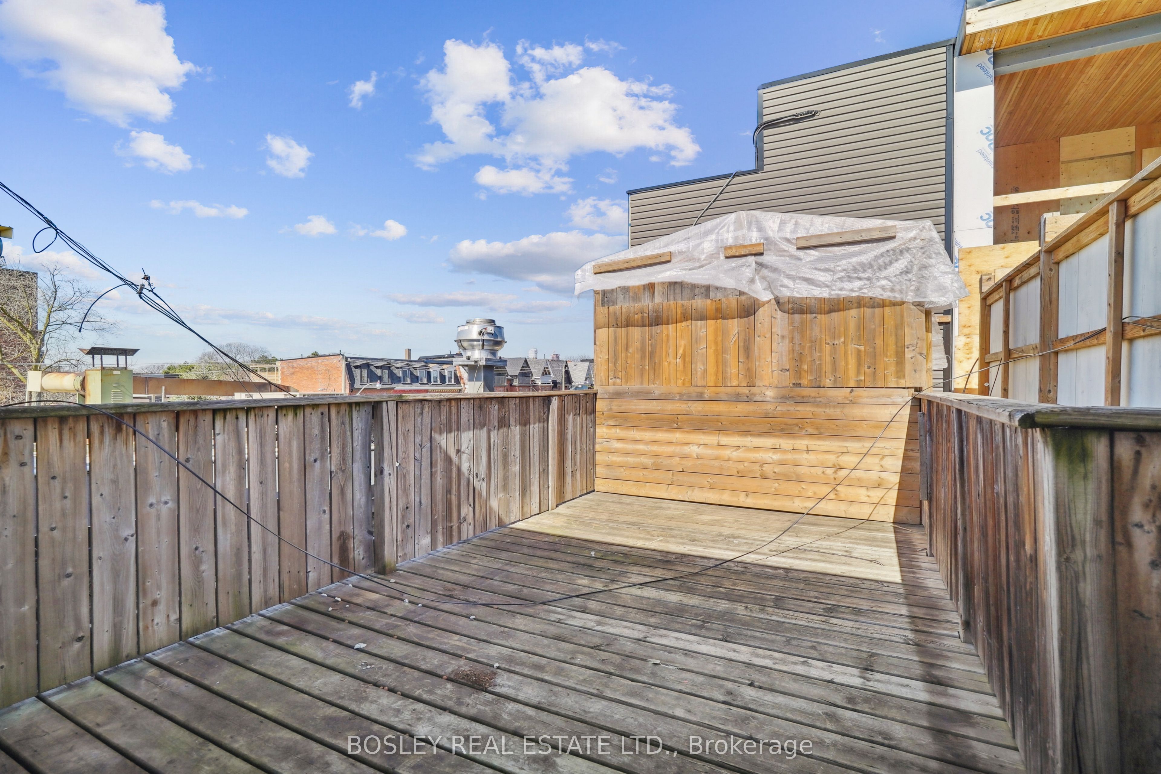 890 Queen Street W Property Photo 16