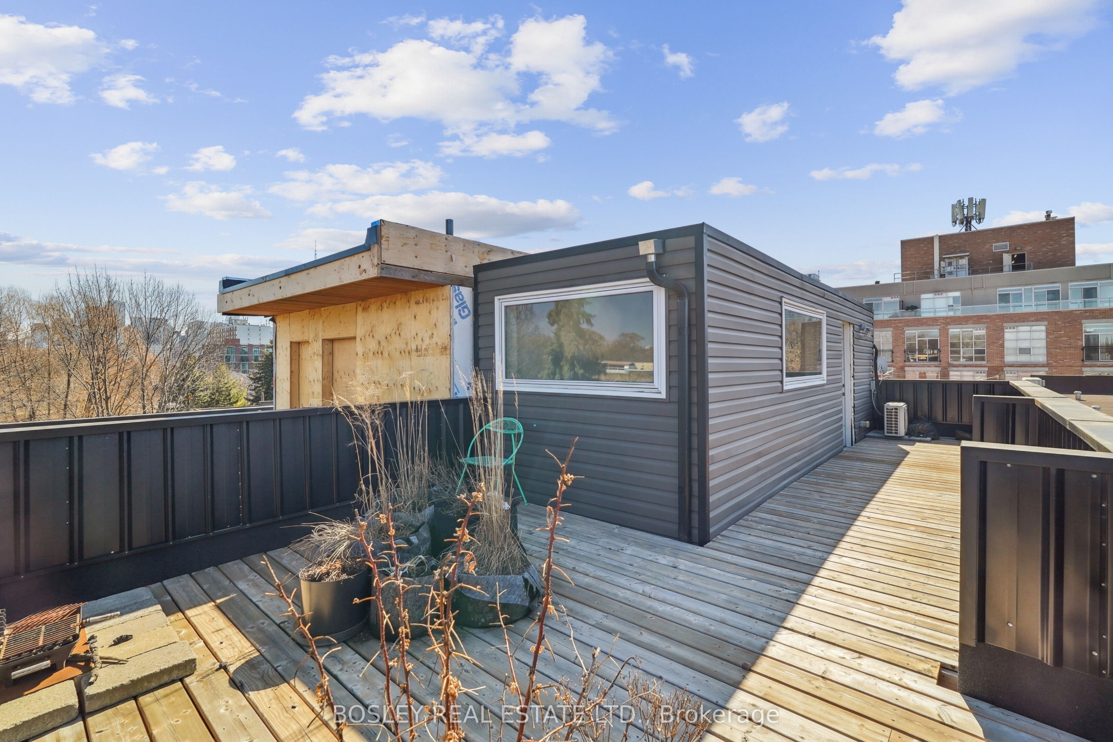 890 Queen Street W Property Photo 34