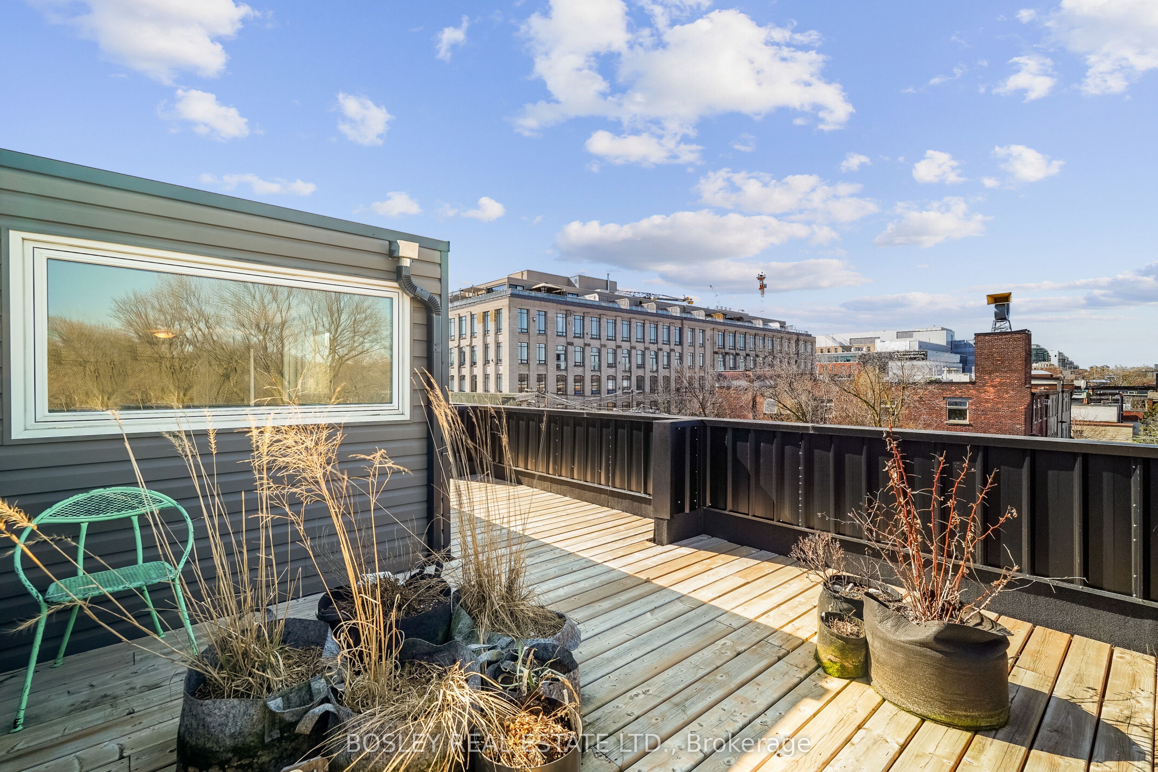 890 Queen Street W Property Photo 35