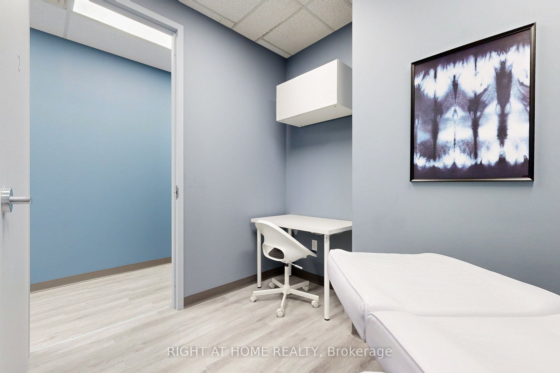 #305 - 2 Rooms - 240 Duncan Mills Road Property Photo 9
