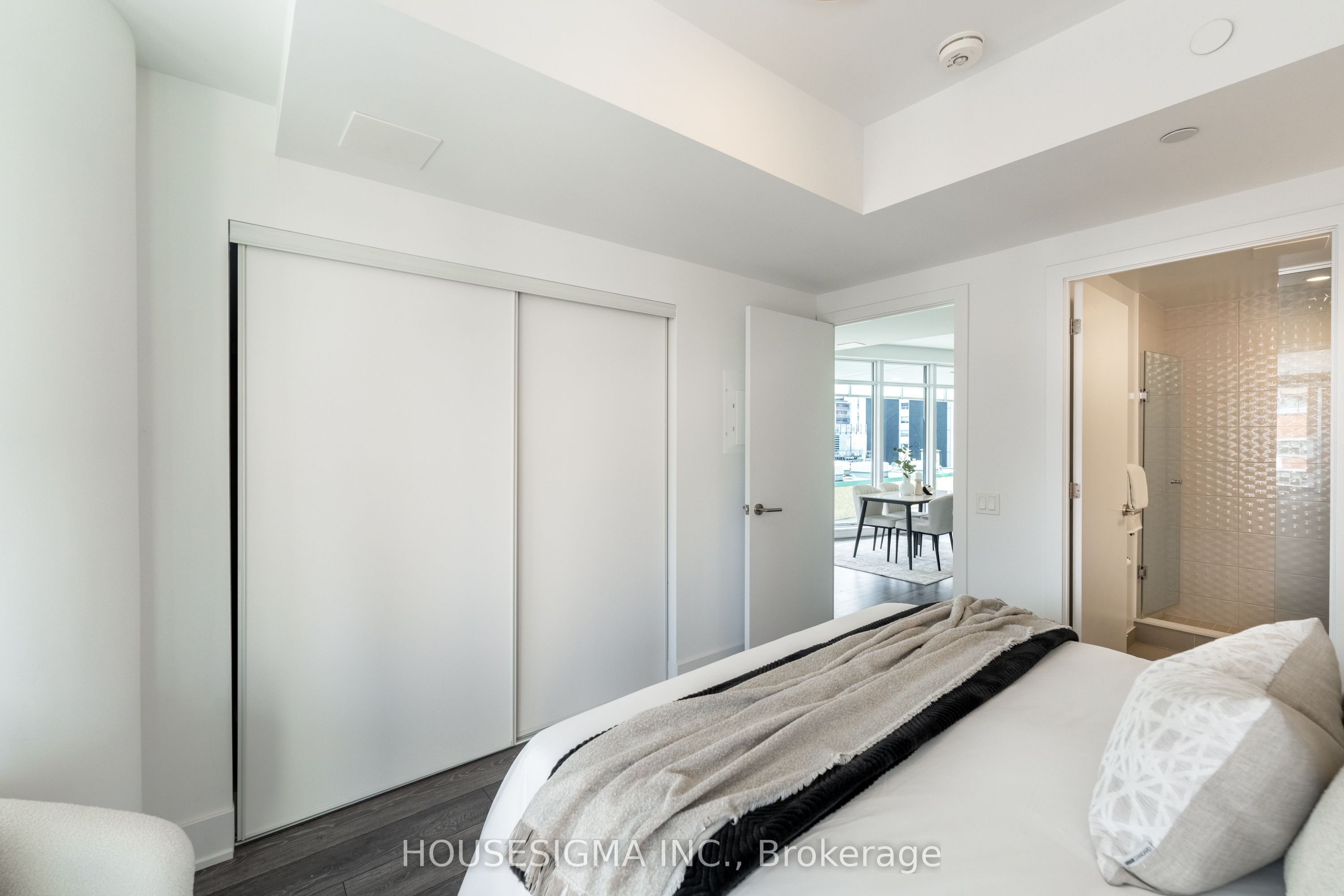 #902 - 403 Church Street Property Photo 22