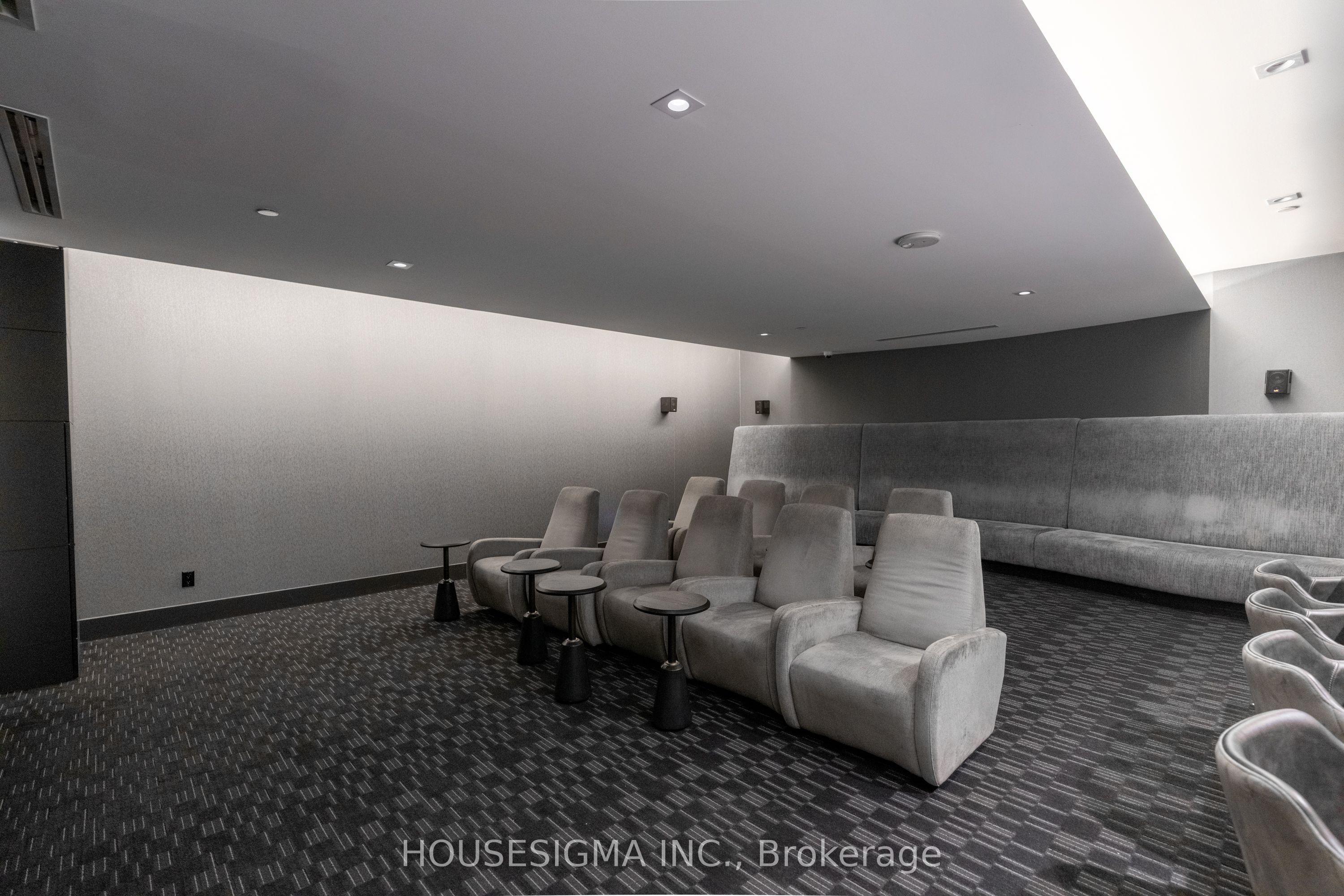 #902 - 403 Church Street Property Photo 30