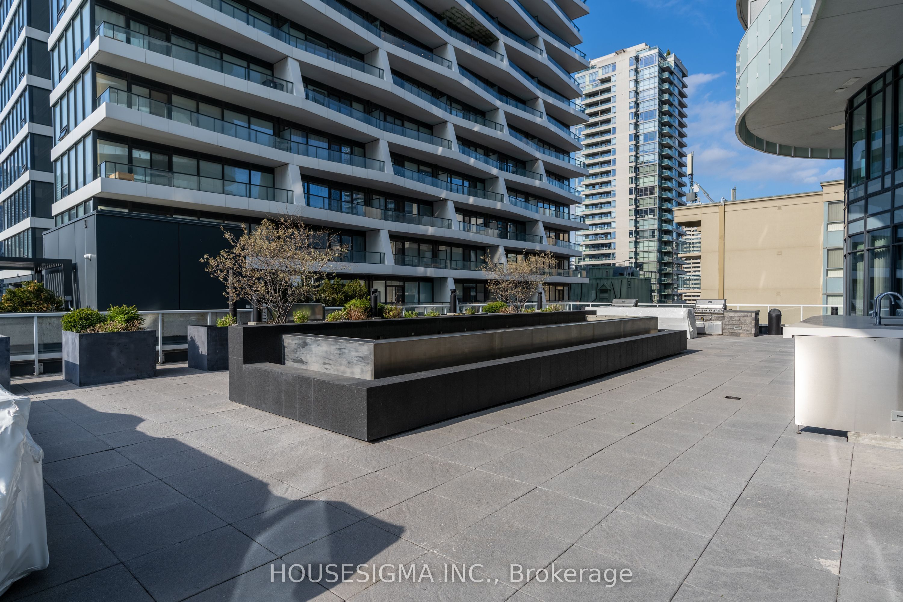 #902 - 403 Church Street Property Photo 44