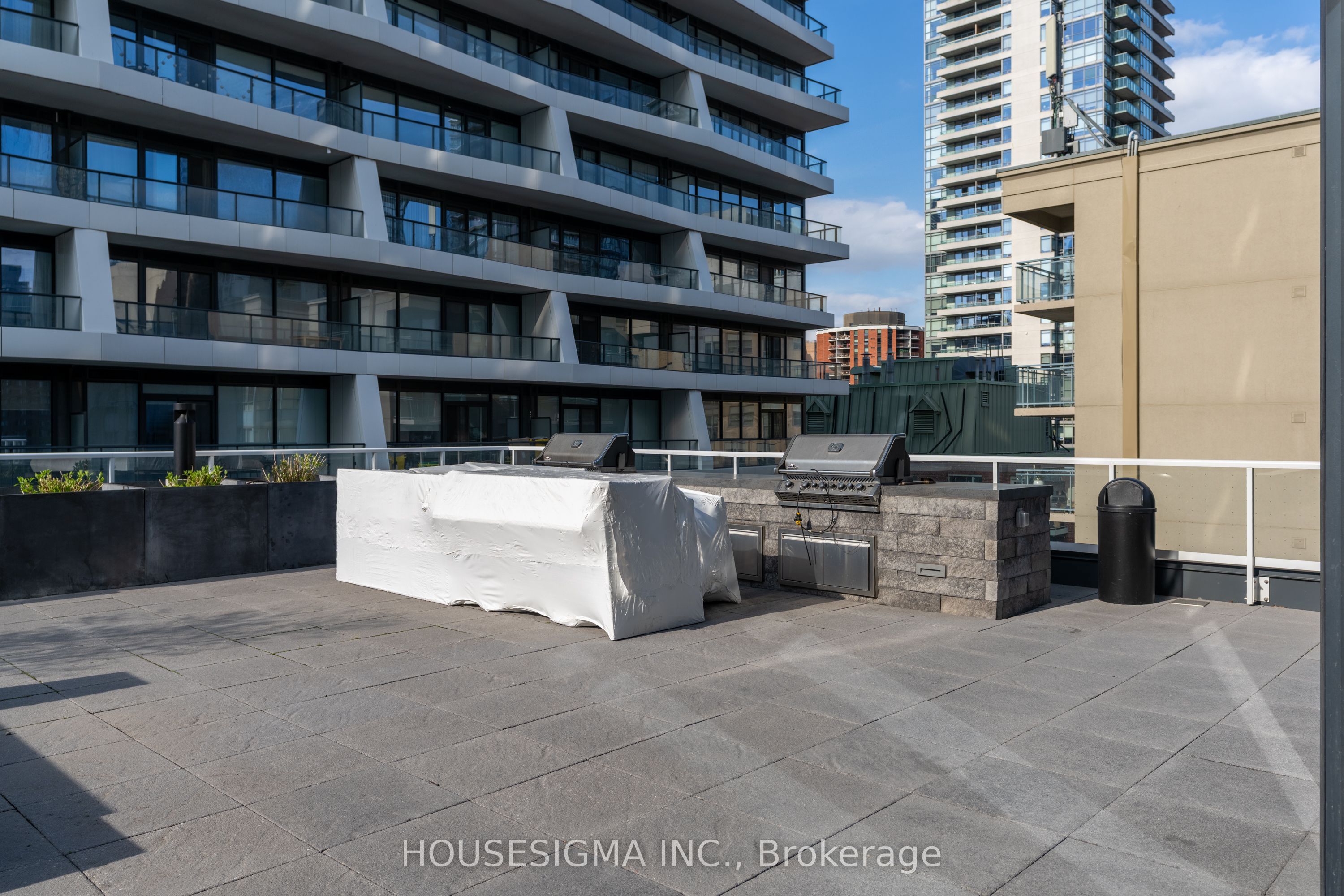 #902 - 403 Church Street Property Photo 45