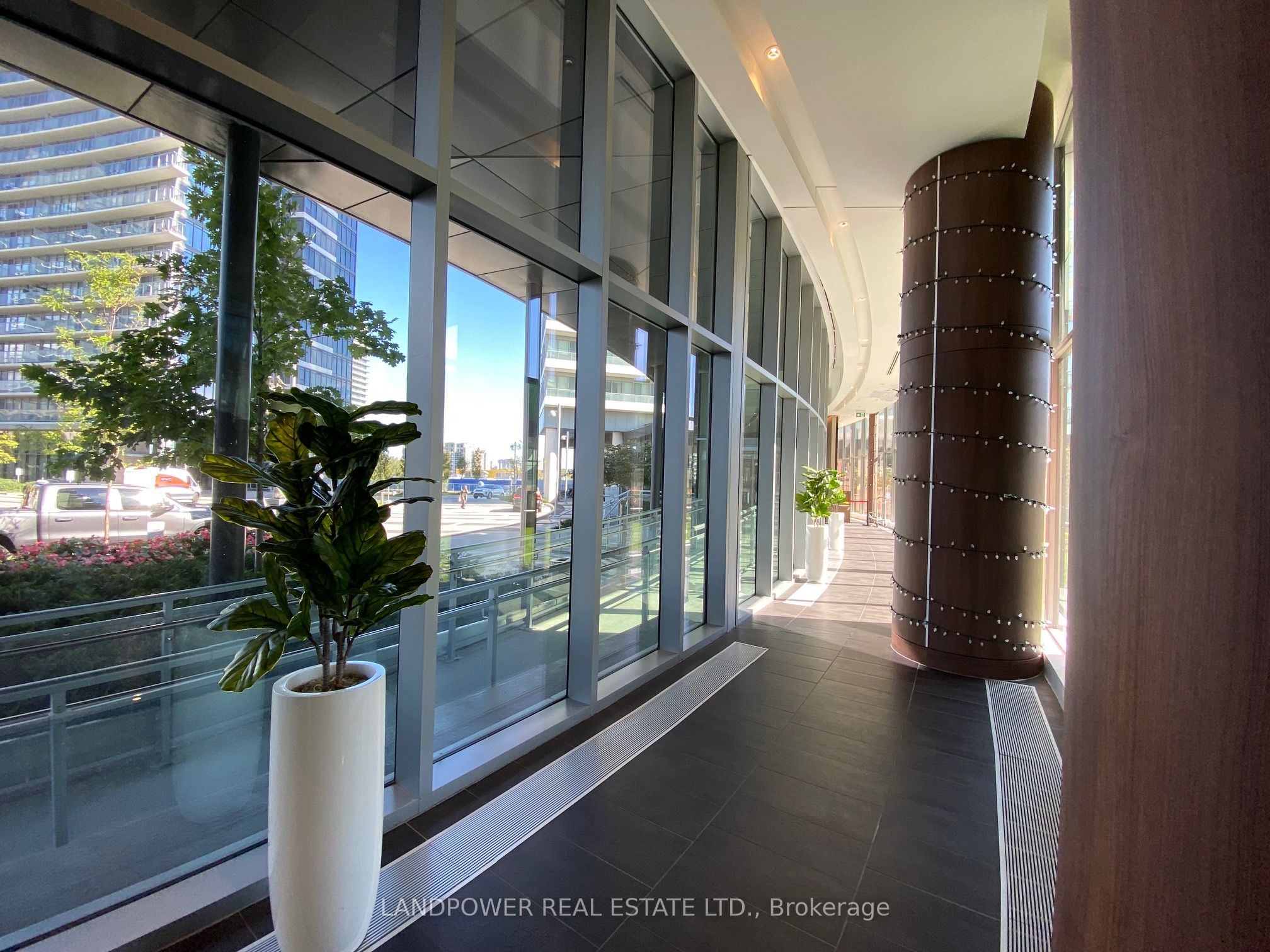 115 Mcmahon Drive Ph 10 Property Photo 2