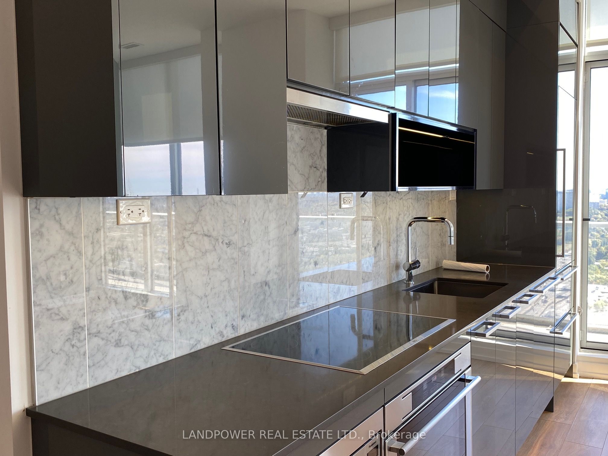 115 Mcmahon Drive Ph 10 Property Photo 4