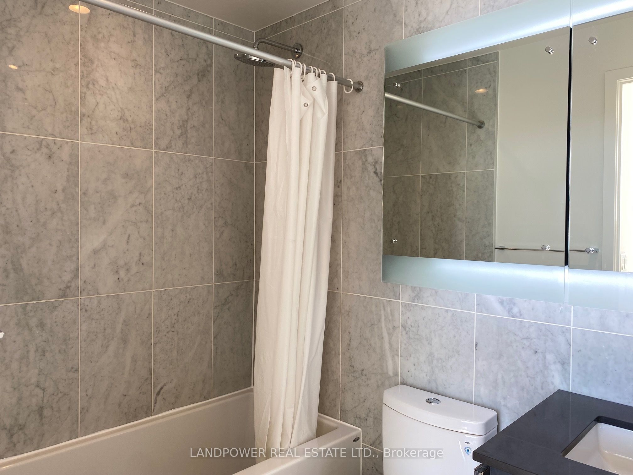 115 Mcmahon Drive Ph 10 Property Photo 11