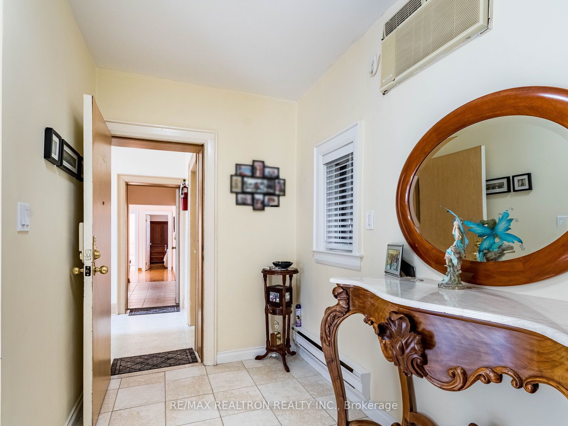 1038 St Clair Avenue W Property Photo 6