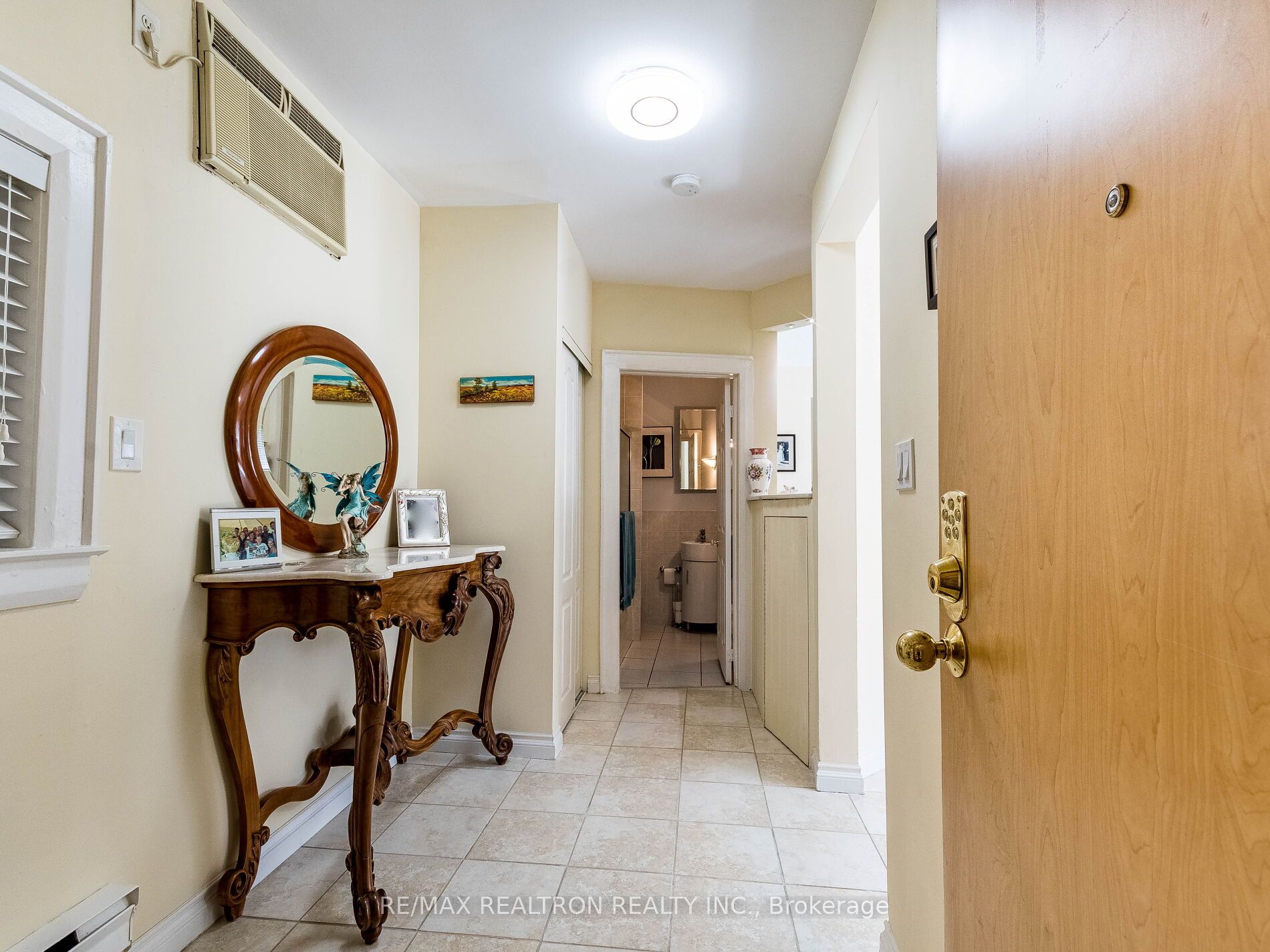 1038 St Clair Avenue W Property Photo 7
