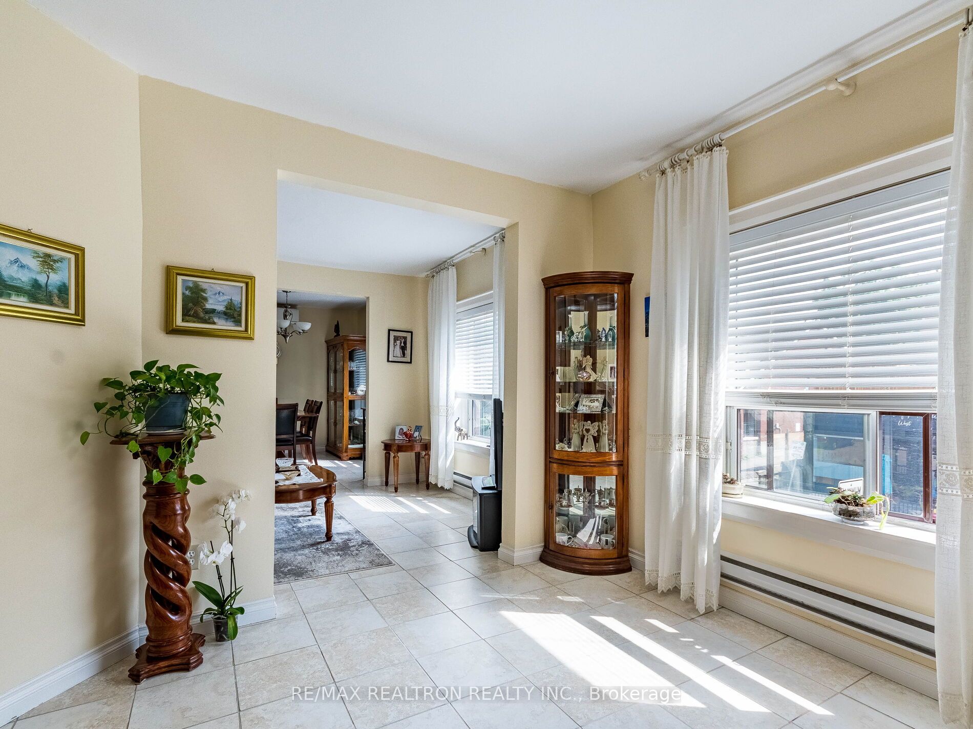 1038 St Clair Avenue W Property Photo 9