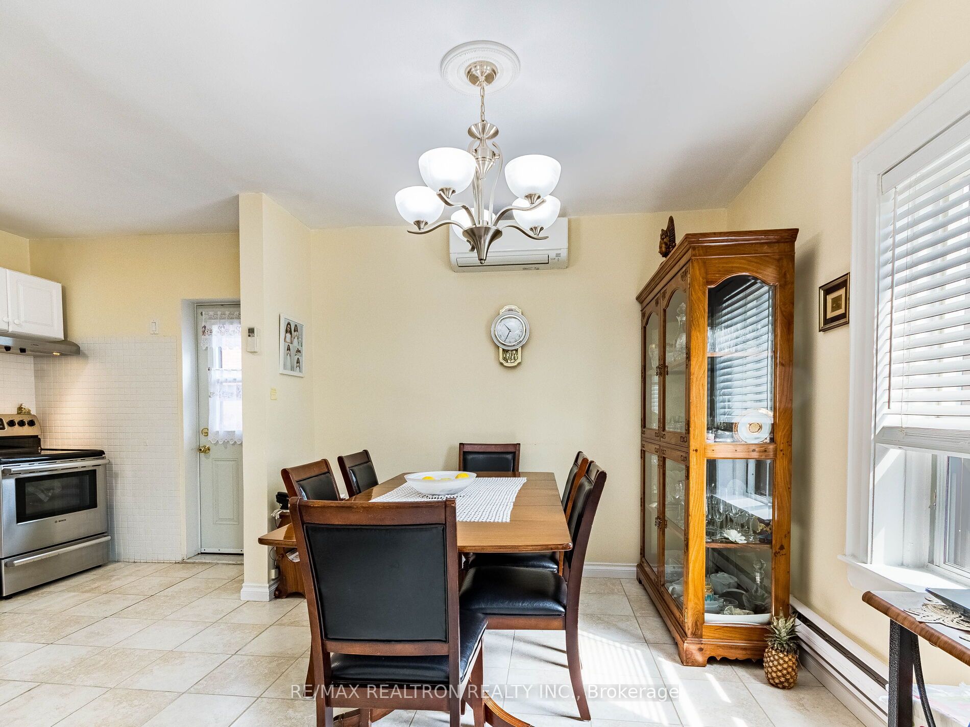 1038 St Clair Avenue W Property Photo 12