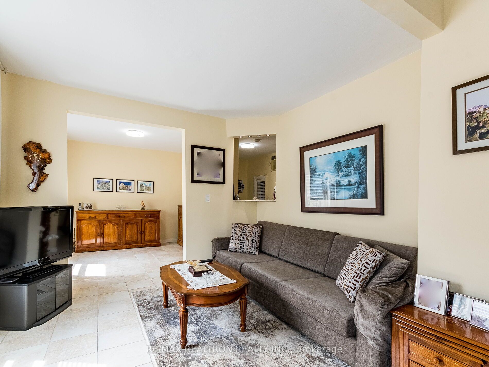 1038 St Clair Avenue W Property Photo 15